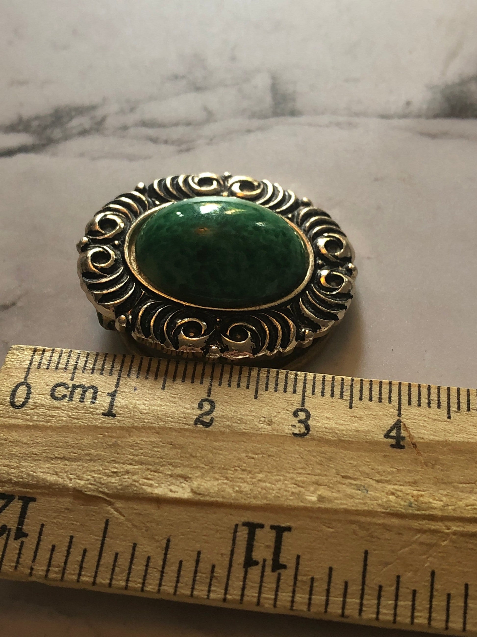 Ornate Faux peking glass ceramic Green gold Tone Scarf Clip