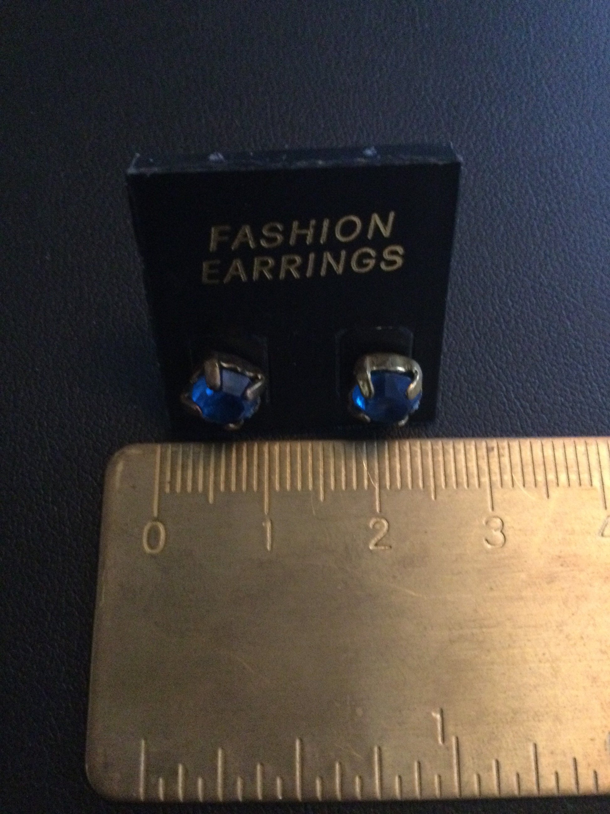 retro small gold tone stud earrings bright azure sapphire blue diamanté