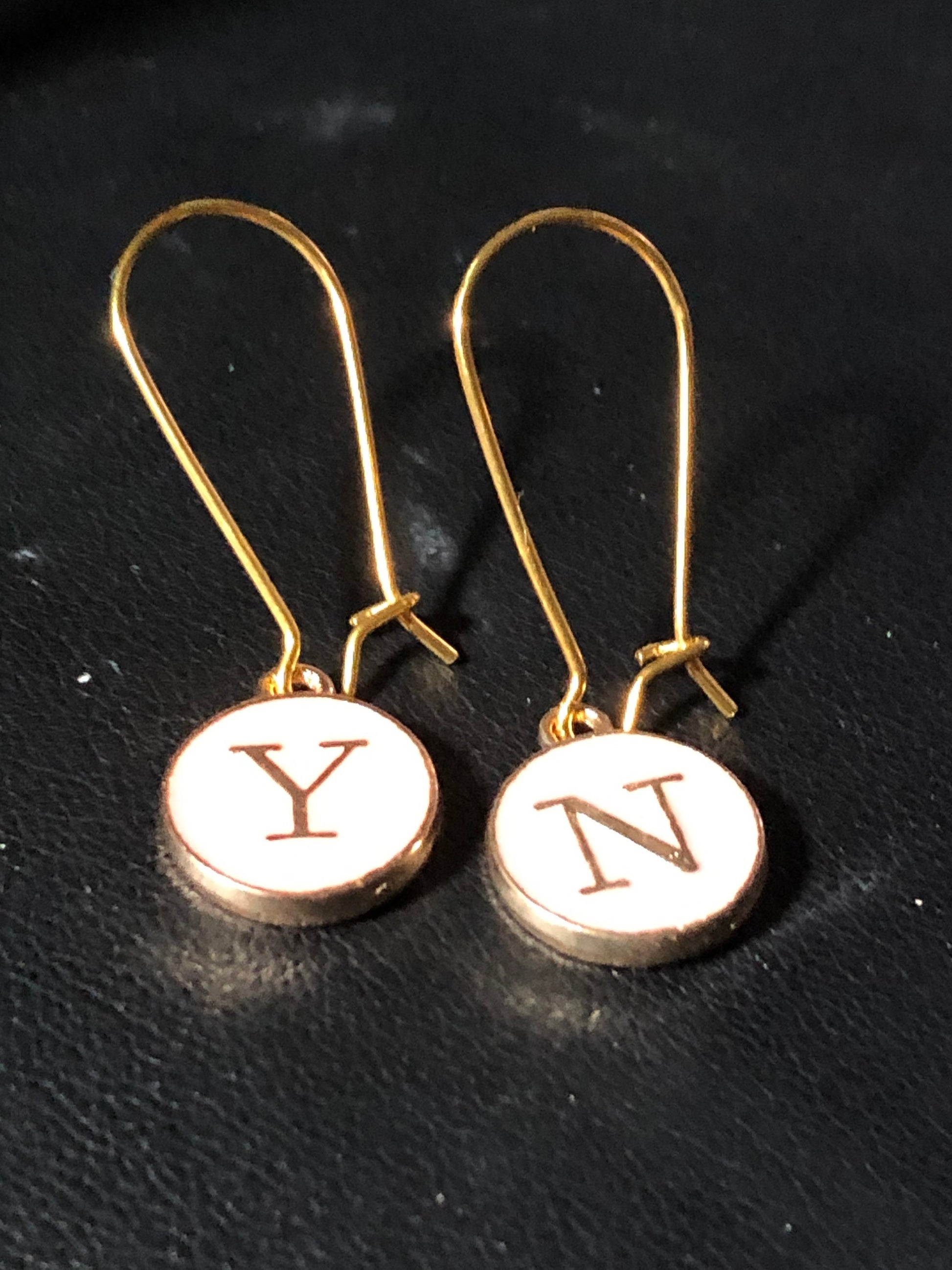 Novelty sexy yes no earrings pink enamel gold tone