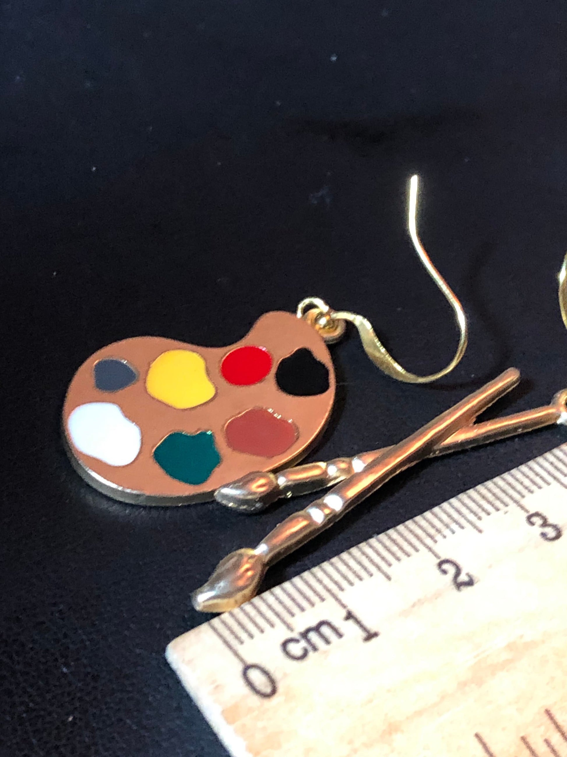 Novelty artists paint pallet pierced drop earrings gold tone