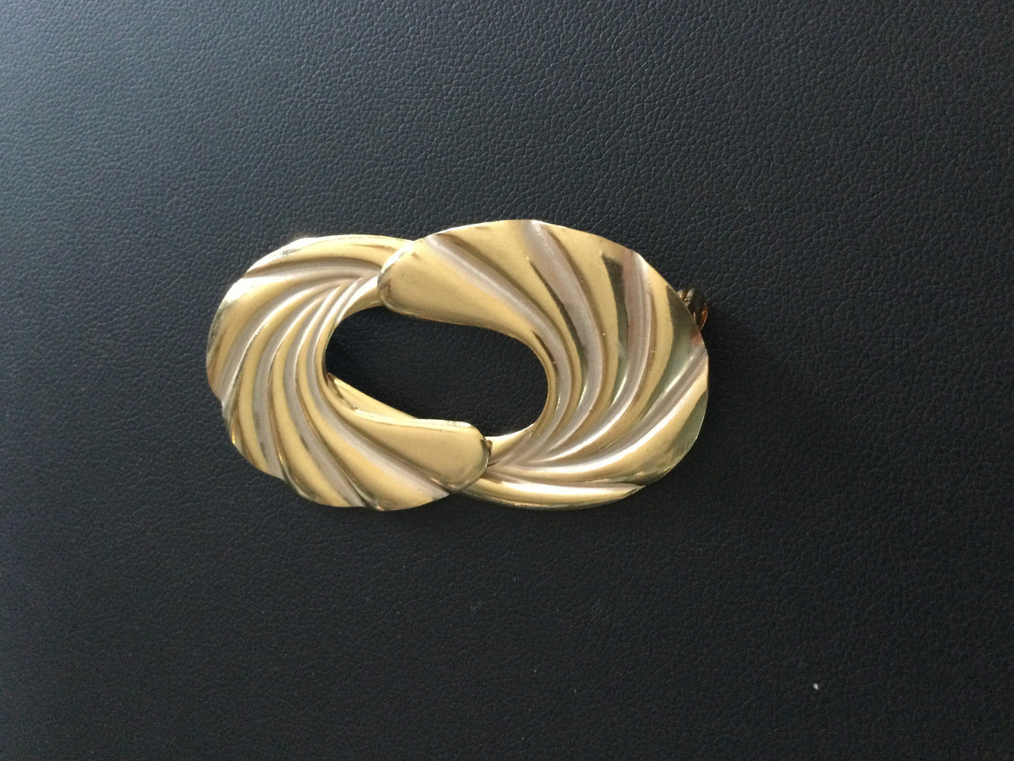 vintage gold & white silver tone enamel abstract swirl brooch roll clasp
