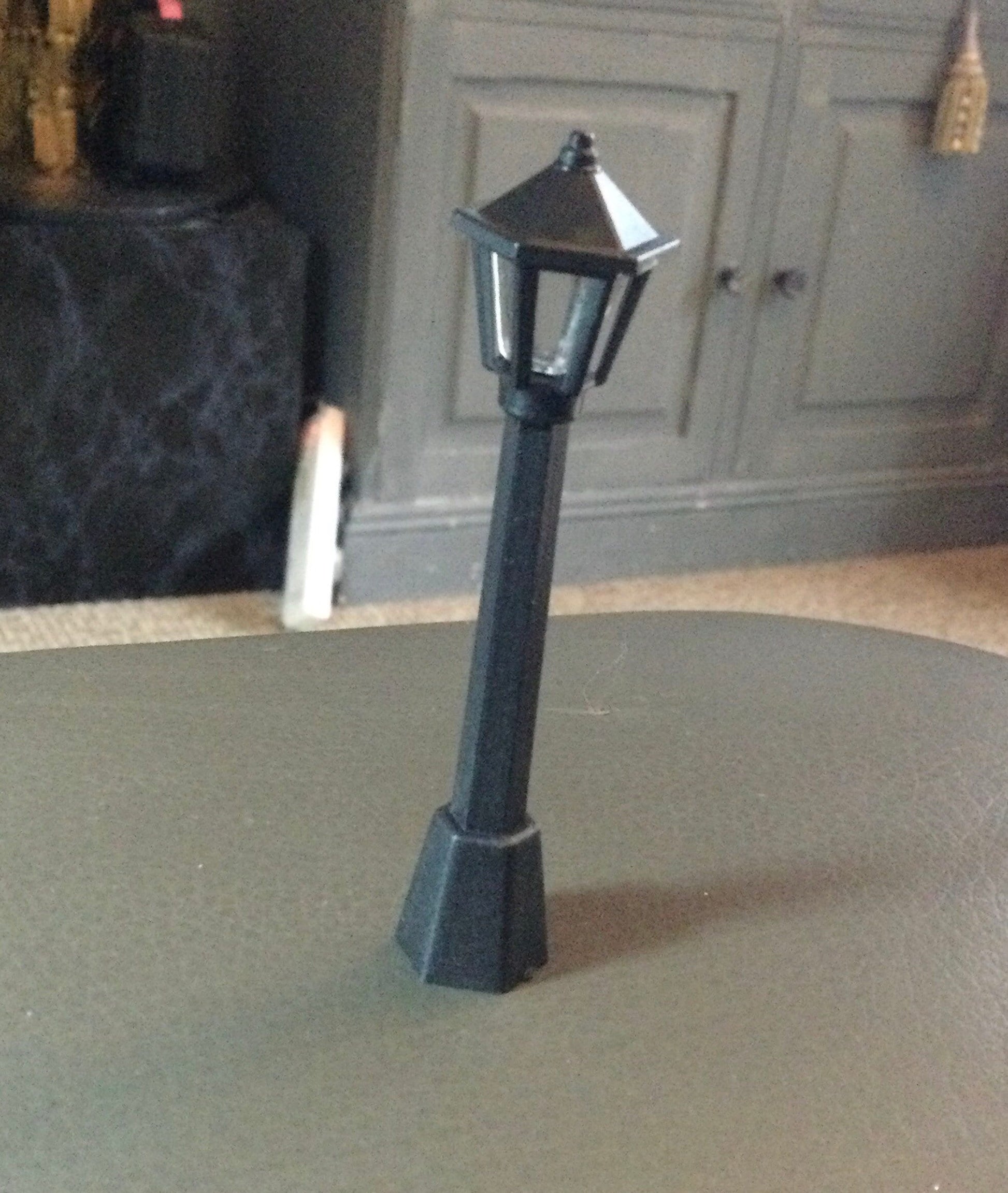 8cm black plastic vintage street lamp lamp post cake topper non