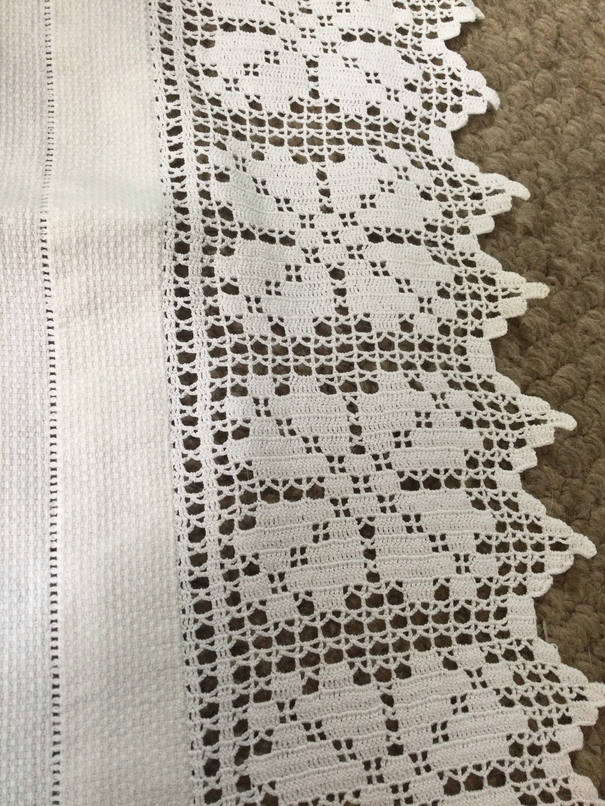 50 x 25” crisp textured linen white Vintage crochet edge long tablecloth lacework embroidered floral runner