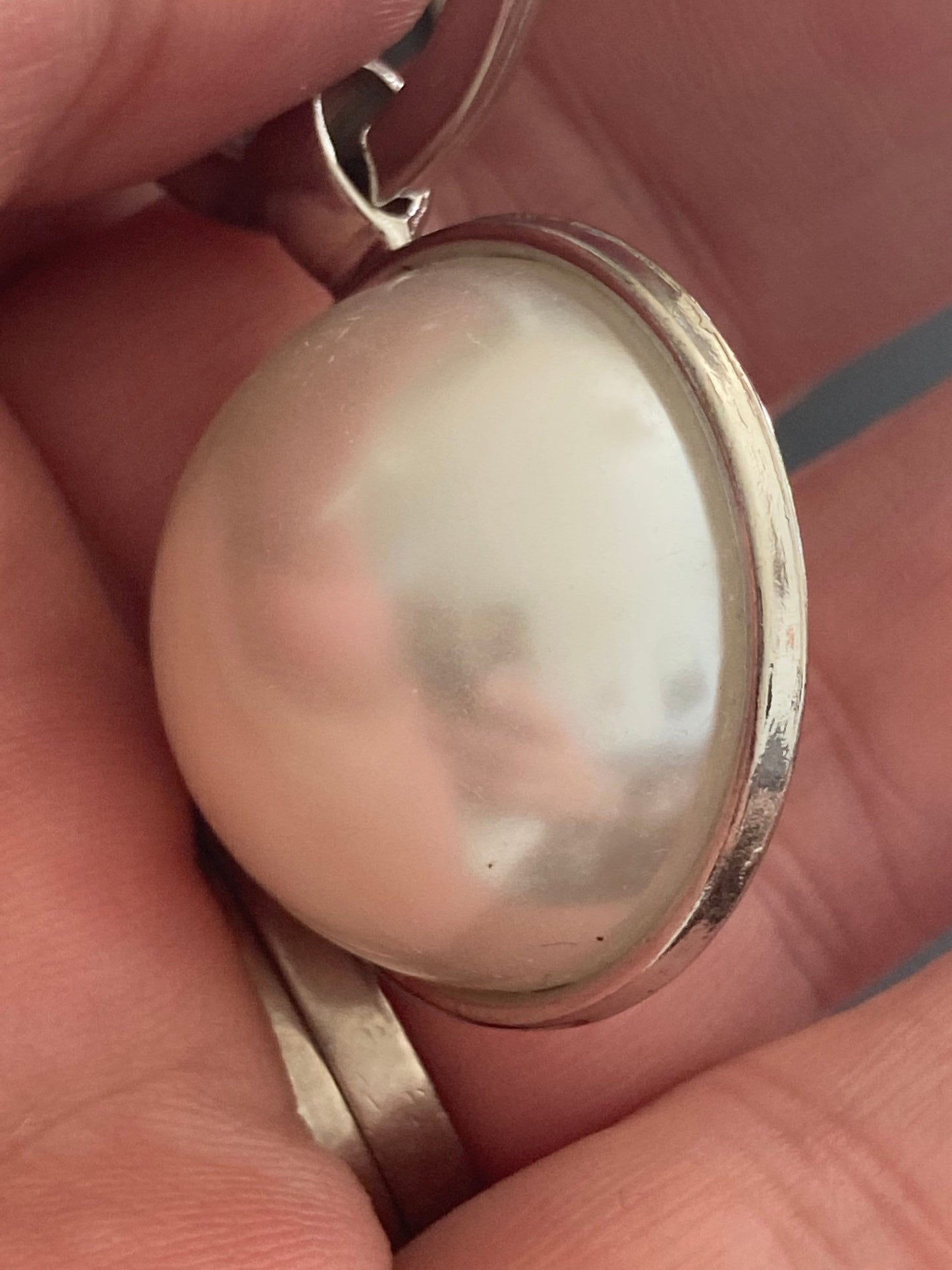 Designer style white faux Pearl silver tone keyring with 25mm plastic domed Pearl cabochon