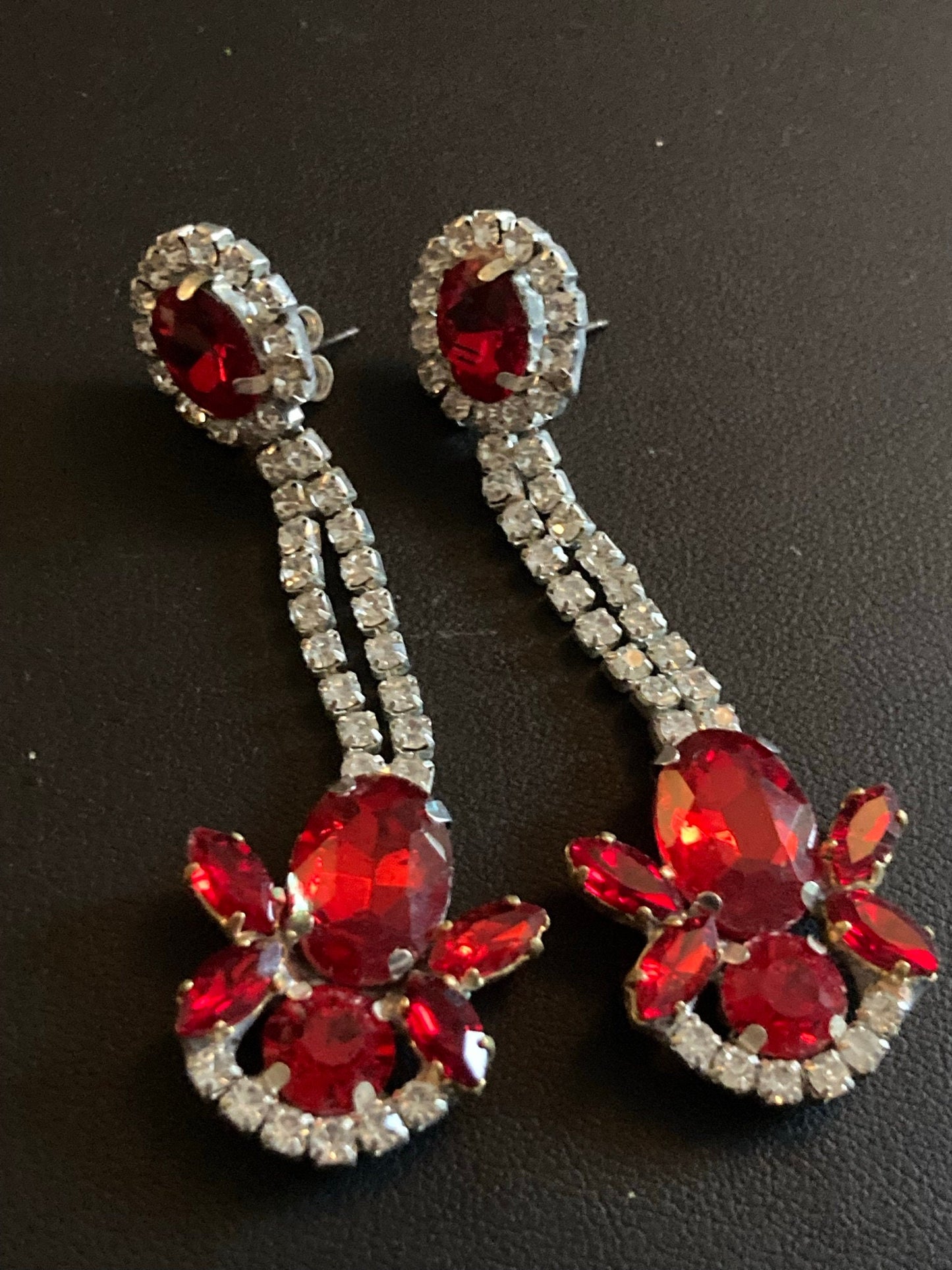 Vintage Czech Rhinestone Long ruby red Diamante Drop Earrings pierced