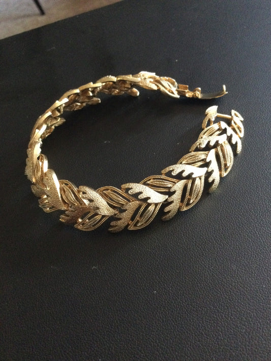 Vintage gold tone leaf bracelet panel link mid century