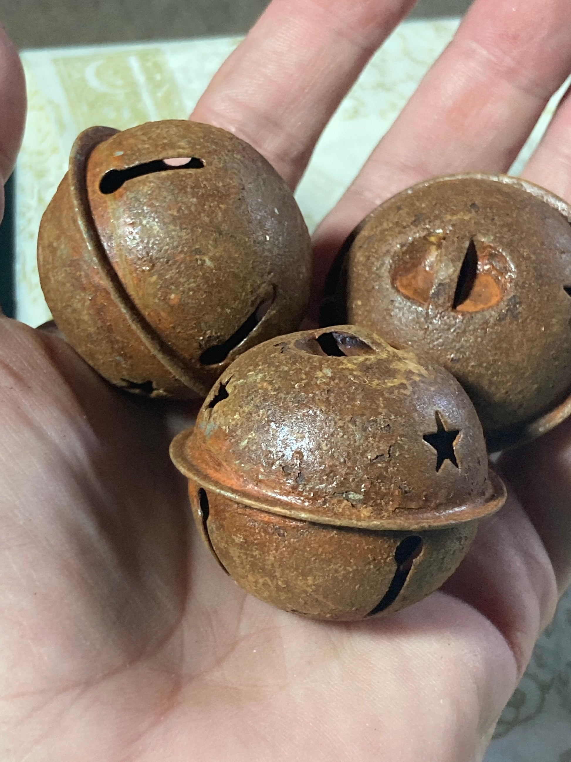 3 X Large 3.5cm Rusty Brass Metal Bells Craft Jingle Bells for Christmas  Rustic Craft -  Norway
