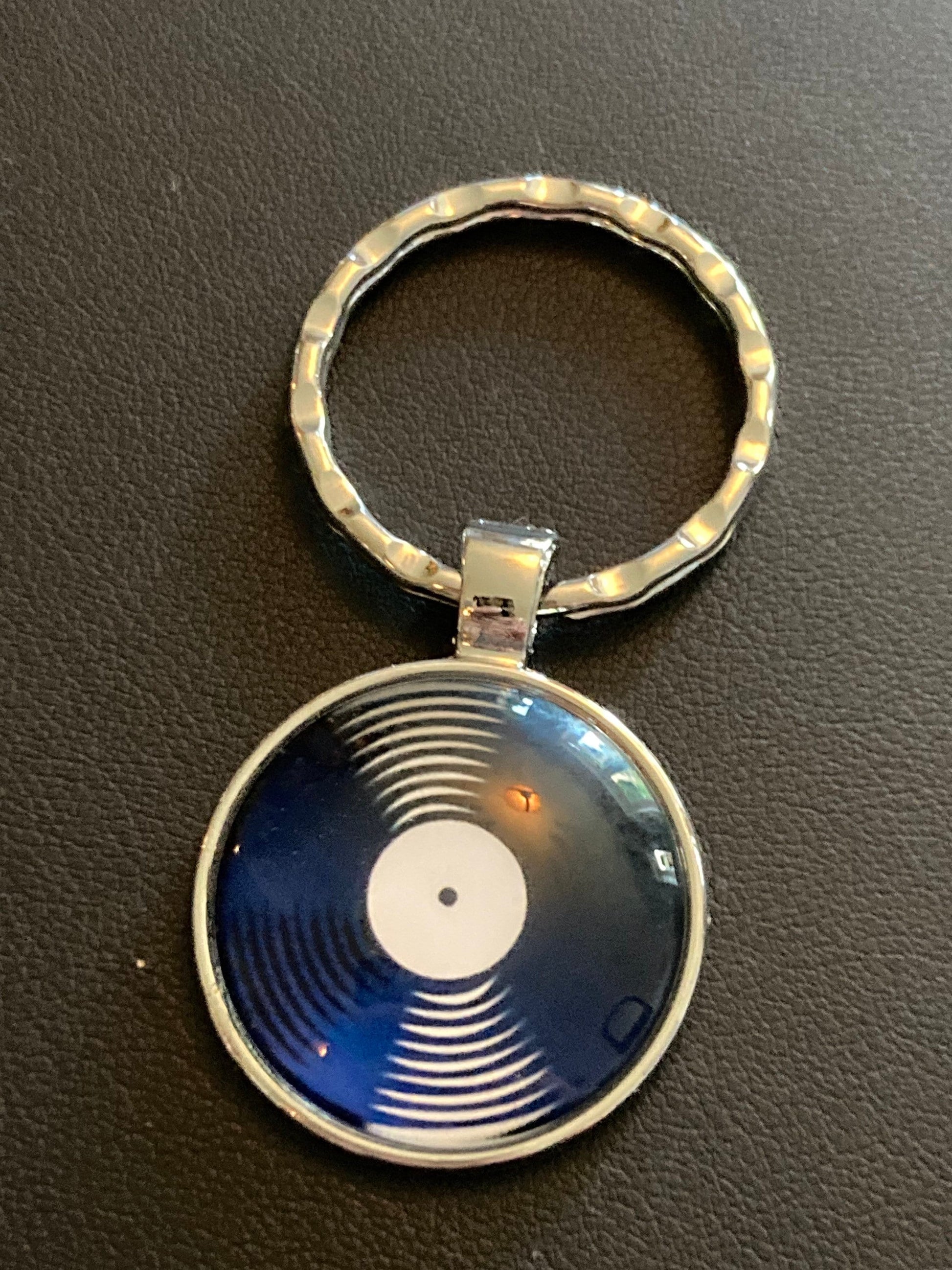 Old school vinyl LP record keyring with 25mm glass cabochon