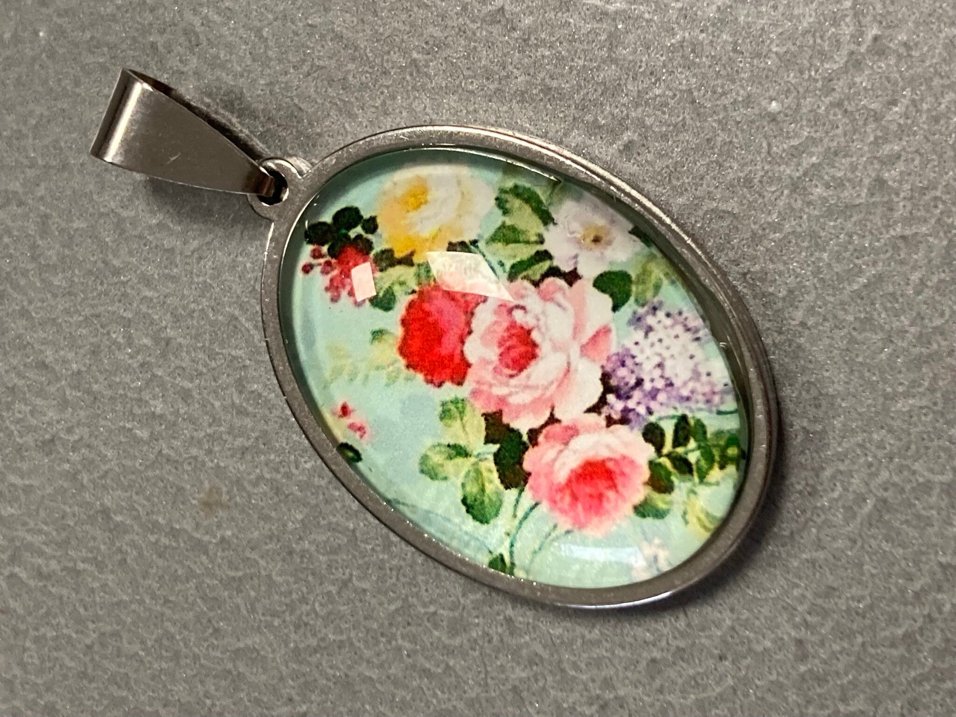Red Pink roses oval glass cabochon pendant for necklace in silver plated flat back