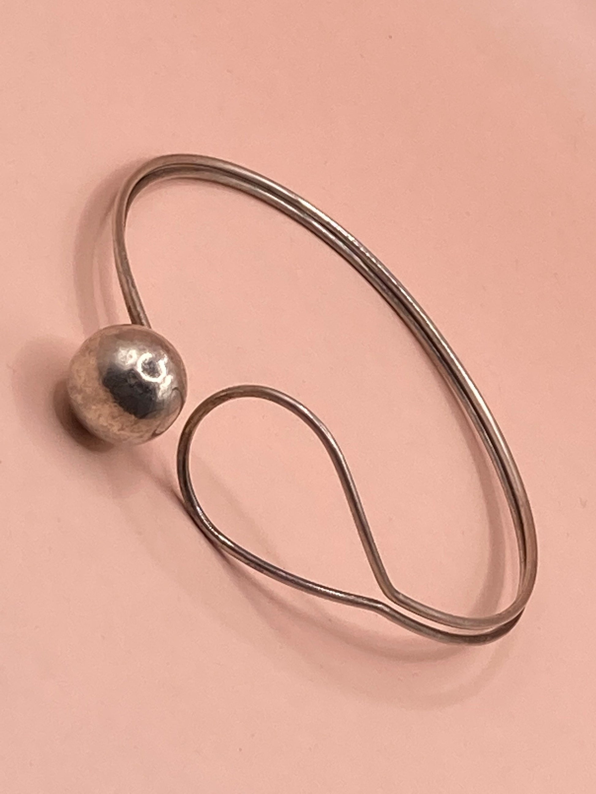 Brutalist stainless steel or white metal silver interlocking ball bangle bracelet 1970s