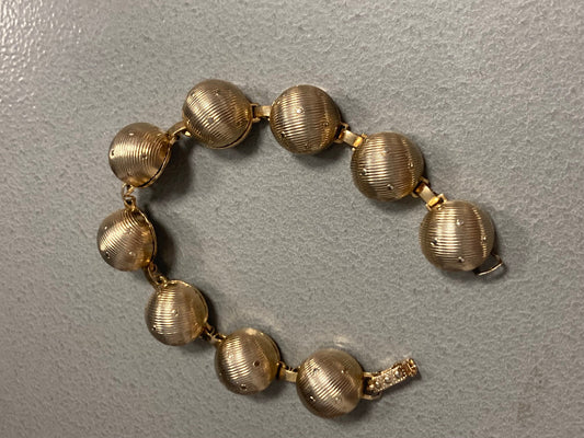 Vintage gold tone domed chain link bracelet 1970s modernist period