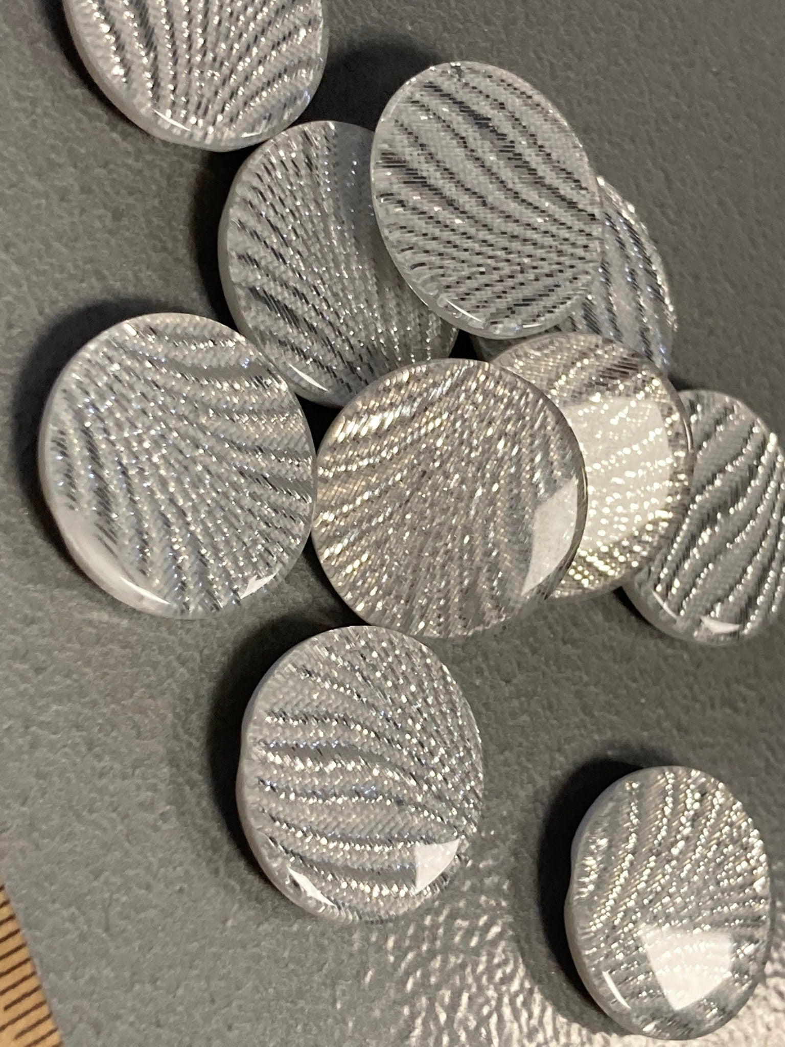 Set of 10 x 22mm plastic silver textured buttons silver glittery bling buttons sewing haberdashery craft
