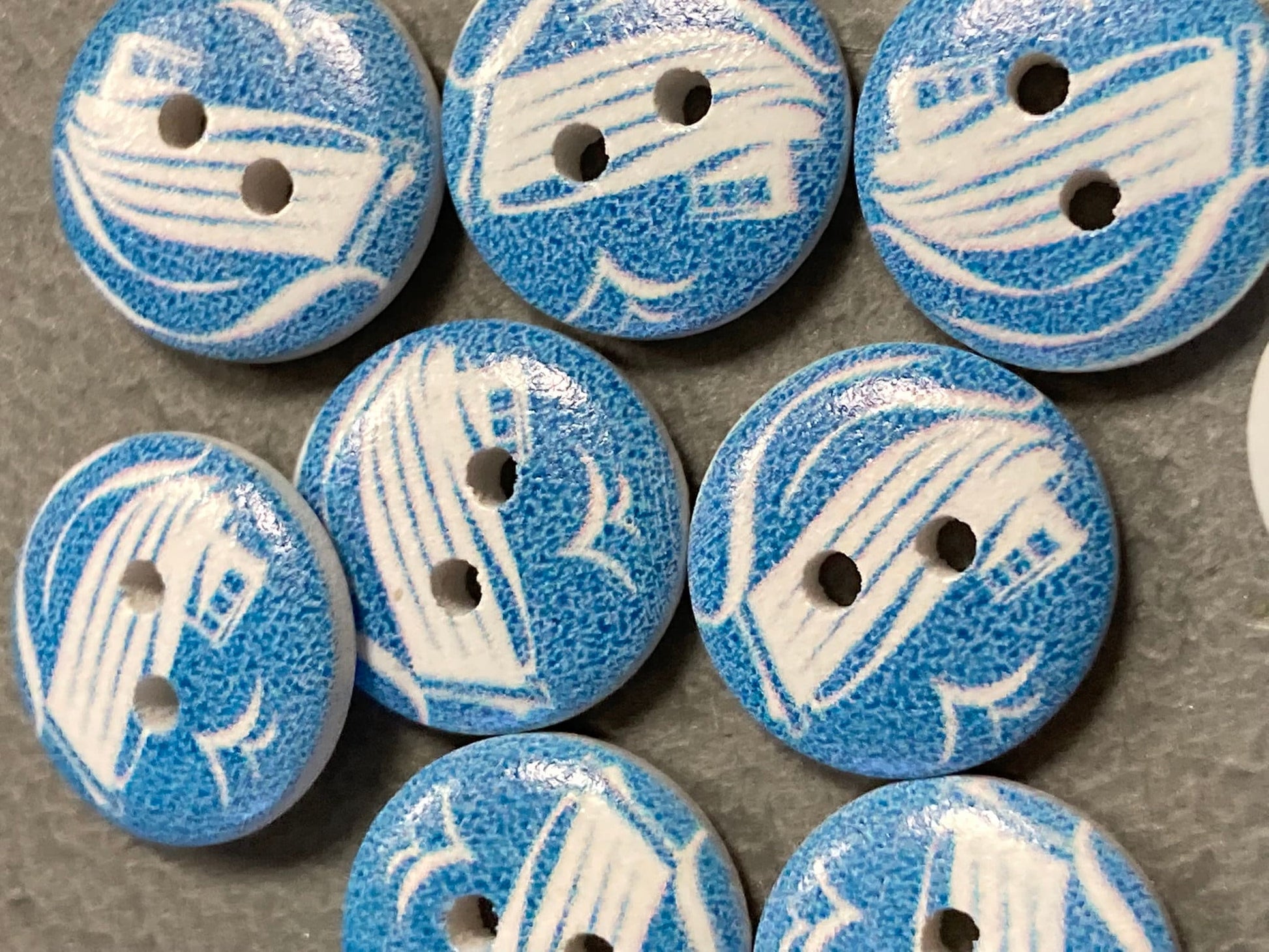 big boat ship 10 buttons x 16mm round plastic Blue & White nautical buttons (all one design)