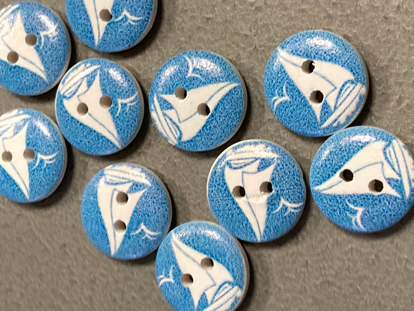 SAILING YACHT 10 buttons x 16mm round plastic Blue & White buttons