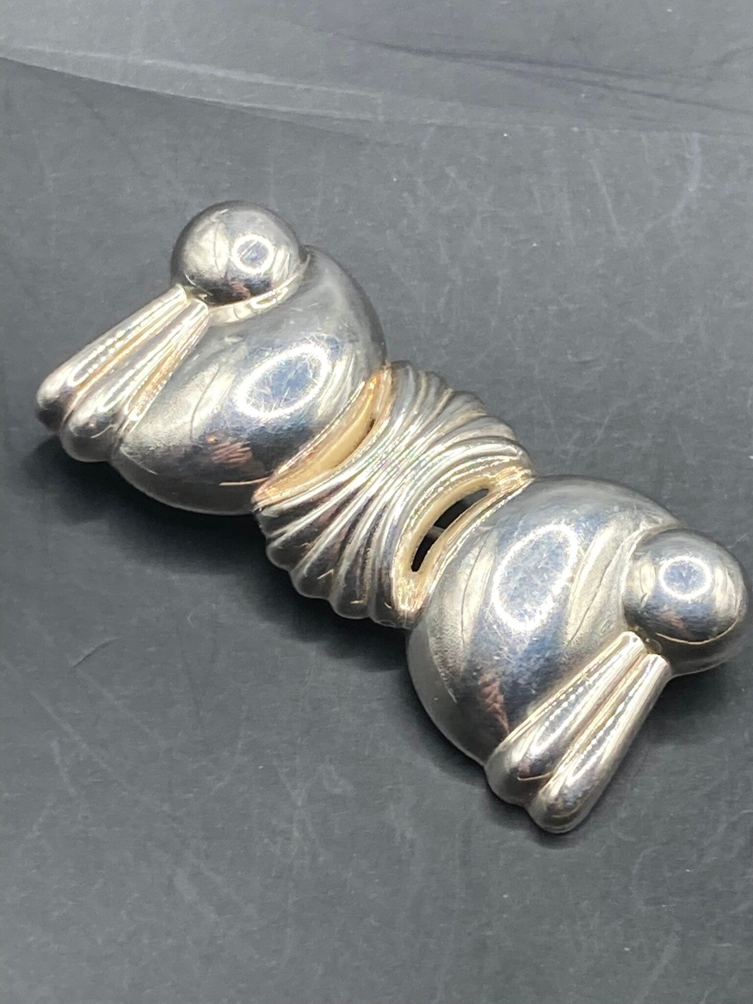 Signed Italy Giani 925 vintage Retro modernist Sterling Silver detailed embossed bow brooch roll clasp italian brooch