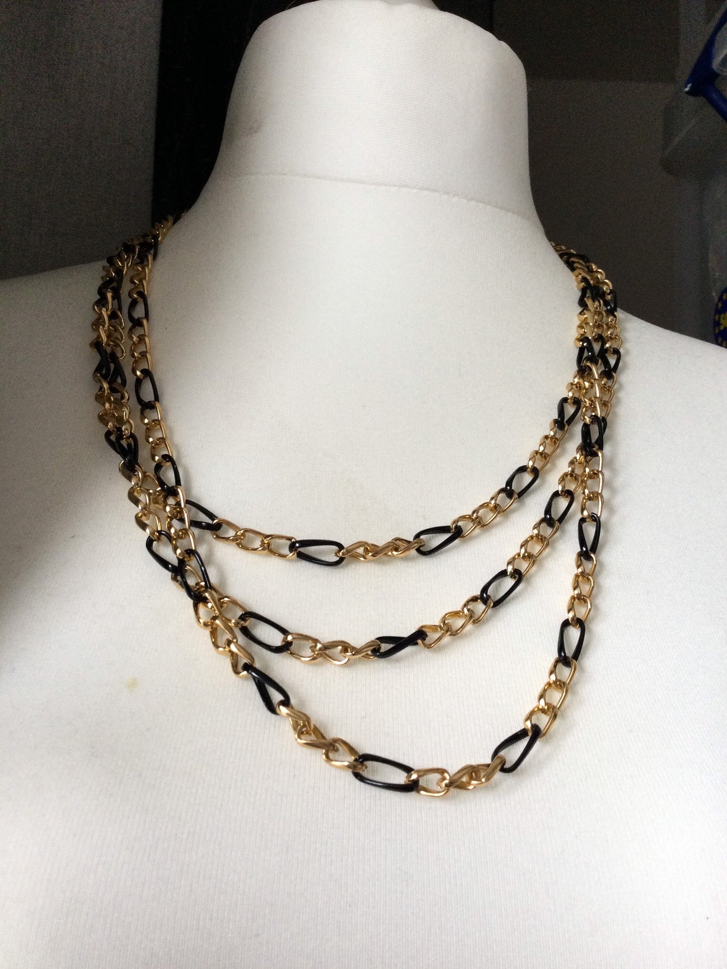 Vintage lightweight gold tone and black 3 strand necklace chain bib necklace