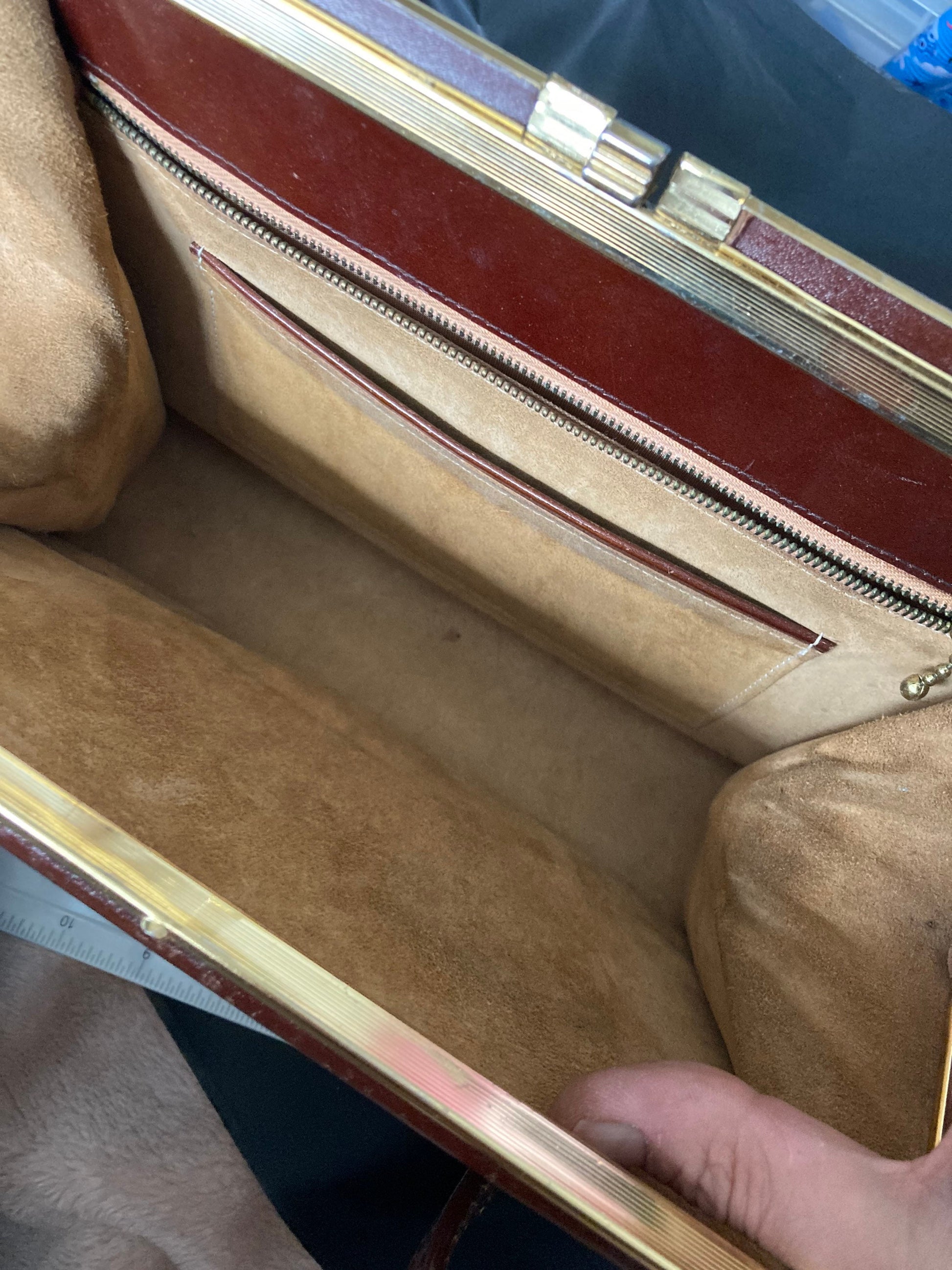 Vintage brown leather handbag beige suede lining gold metal clasp