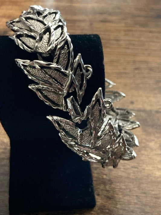 silver tone leaf chain link bracelet 1970s