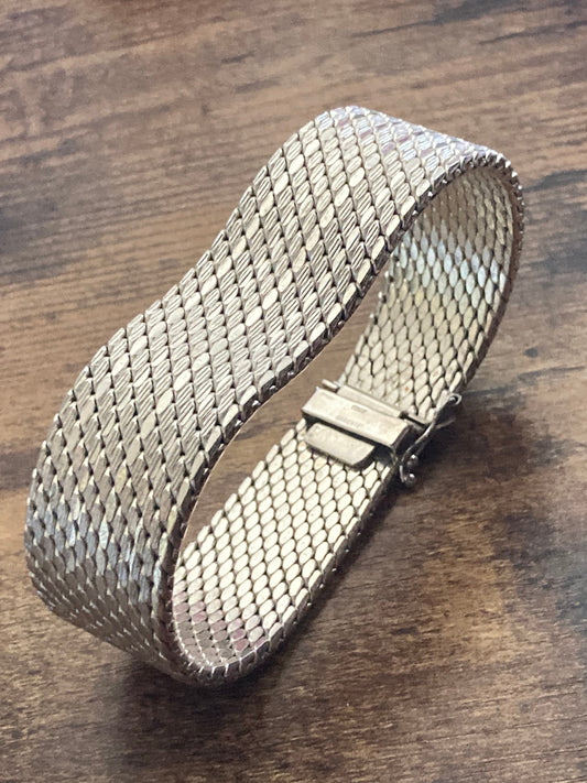 79.5gm 1970s Italian white metal stamped Italy woven modernist tapered 1.5-2cm wide x 20cm flat articulated cuff bracelet