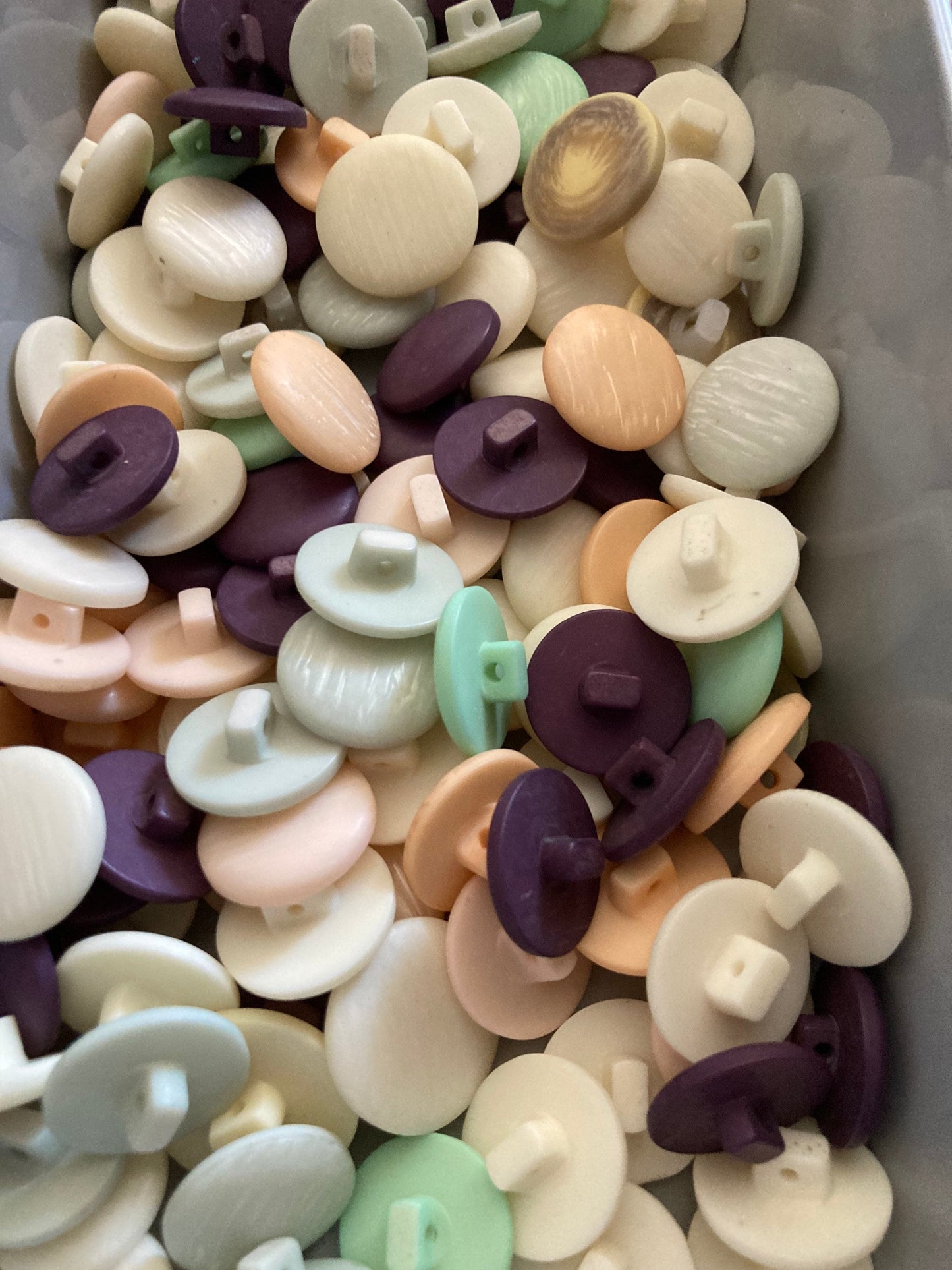 Job lot 18mm plastic buttons in cream violet and purple mint green pink 195 gms