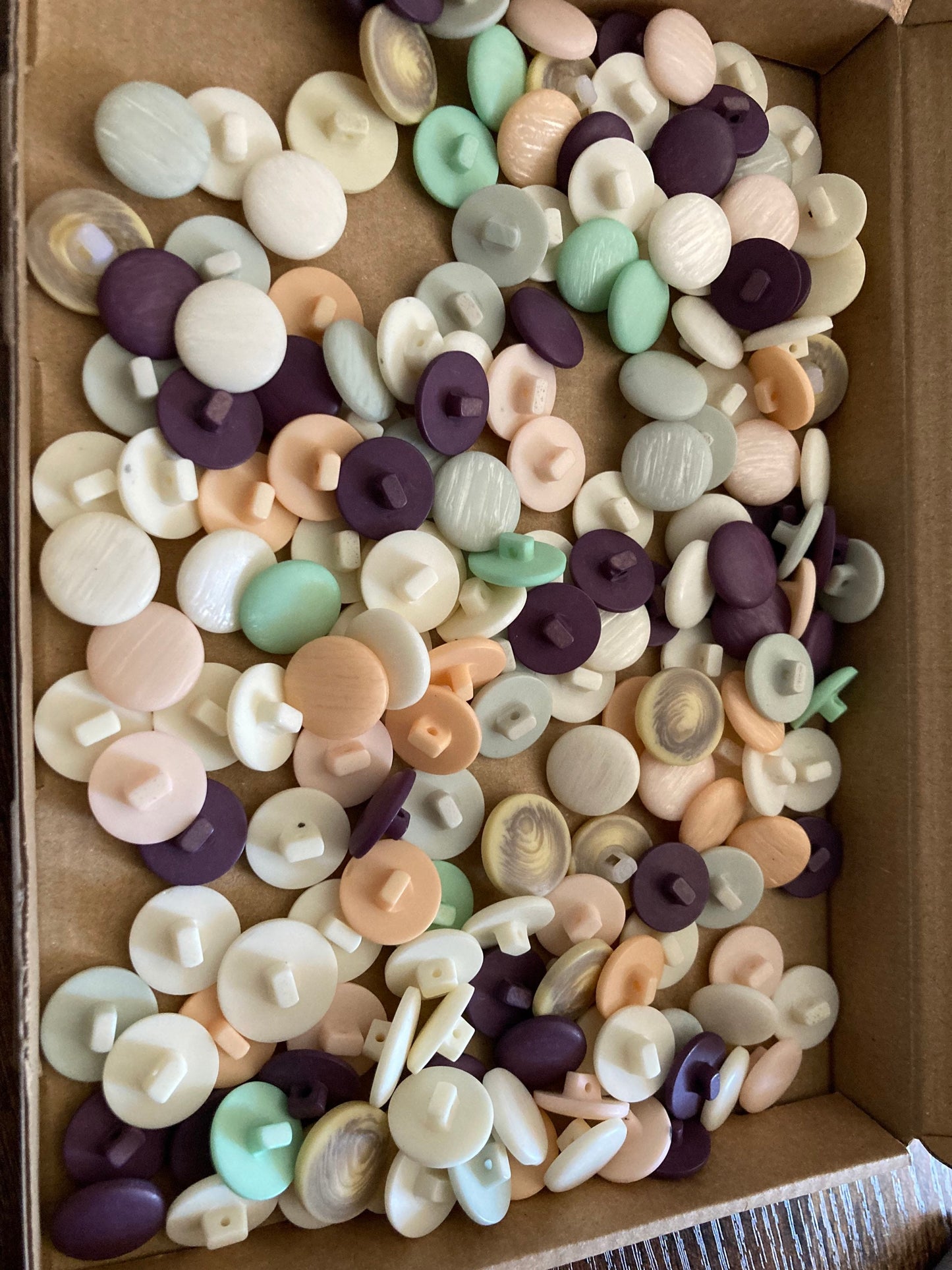 Job lot 18mm plastic buttons in cream violet and purple mint green pink 181 gms