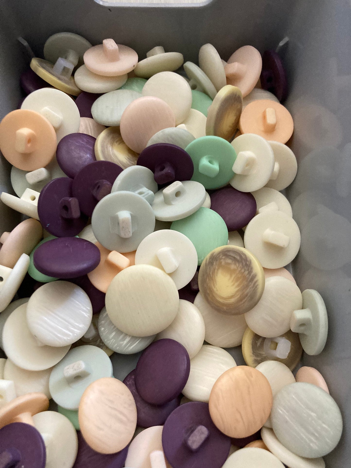 Job lot 18mm plastic buttons in cream violet and purple mint green pink 195 gms