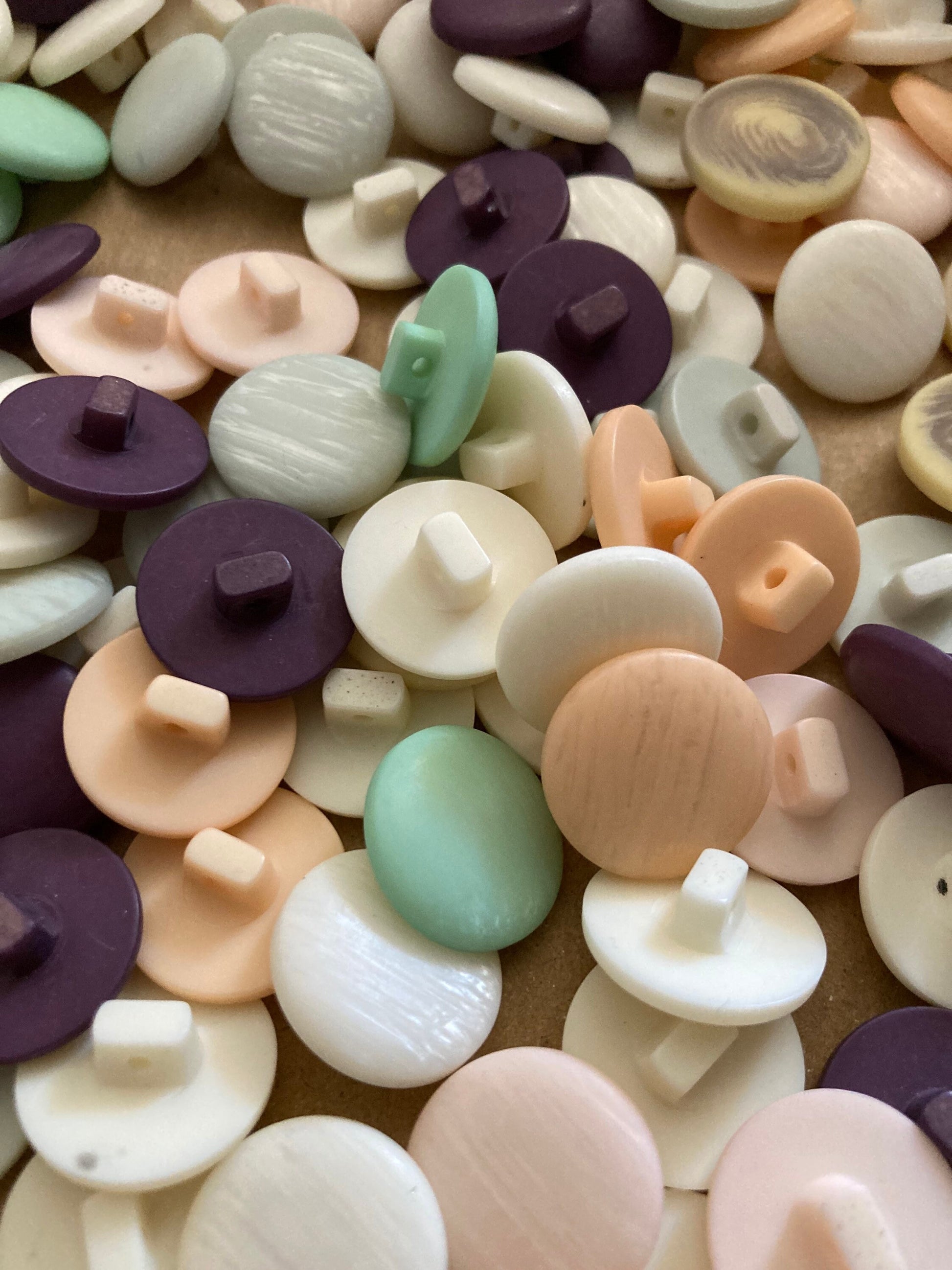 Job lot 18mm plastic buttons in cream violet and purple mint green pink 181 gms