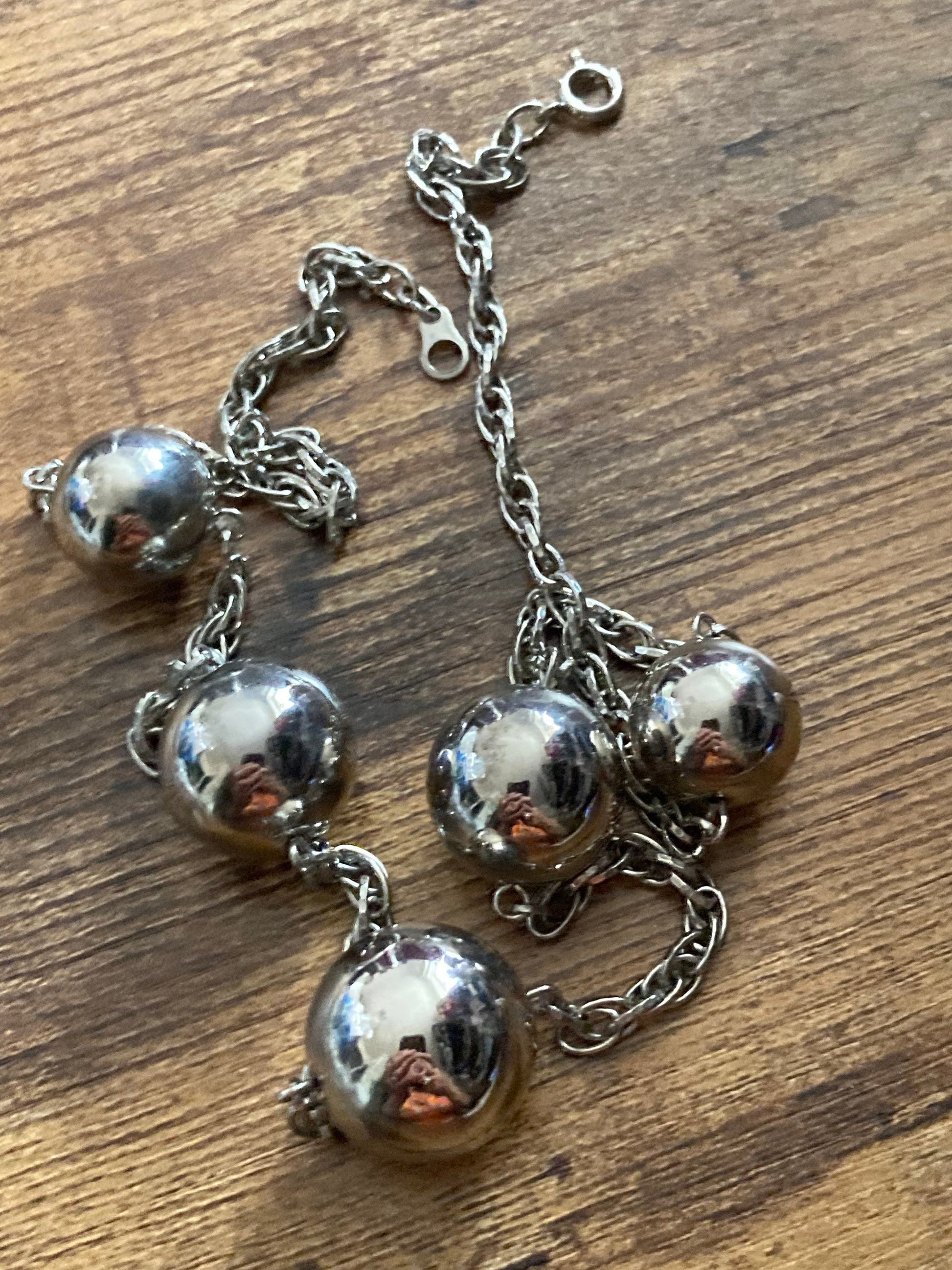Oversized silver tone modernist 2cm ball station link necklace 54cm long