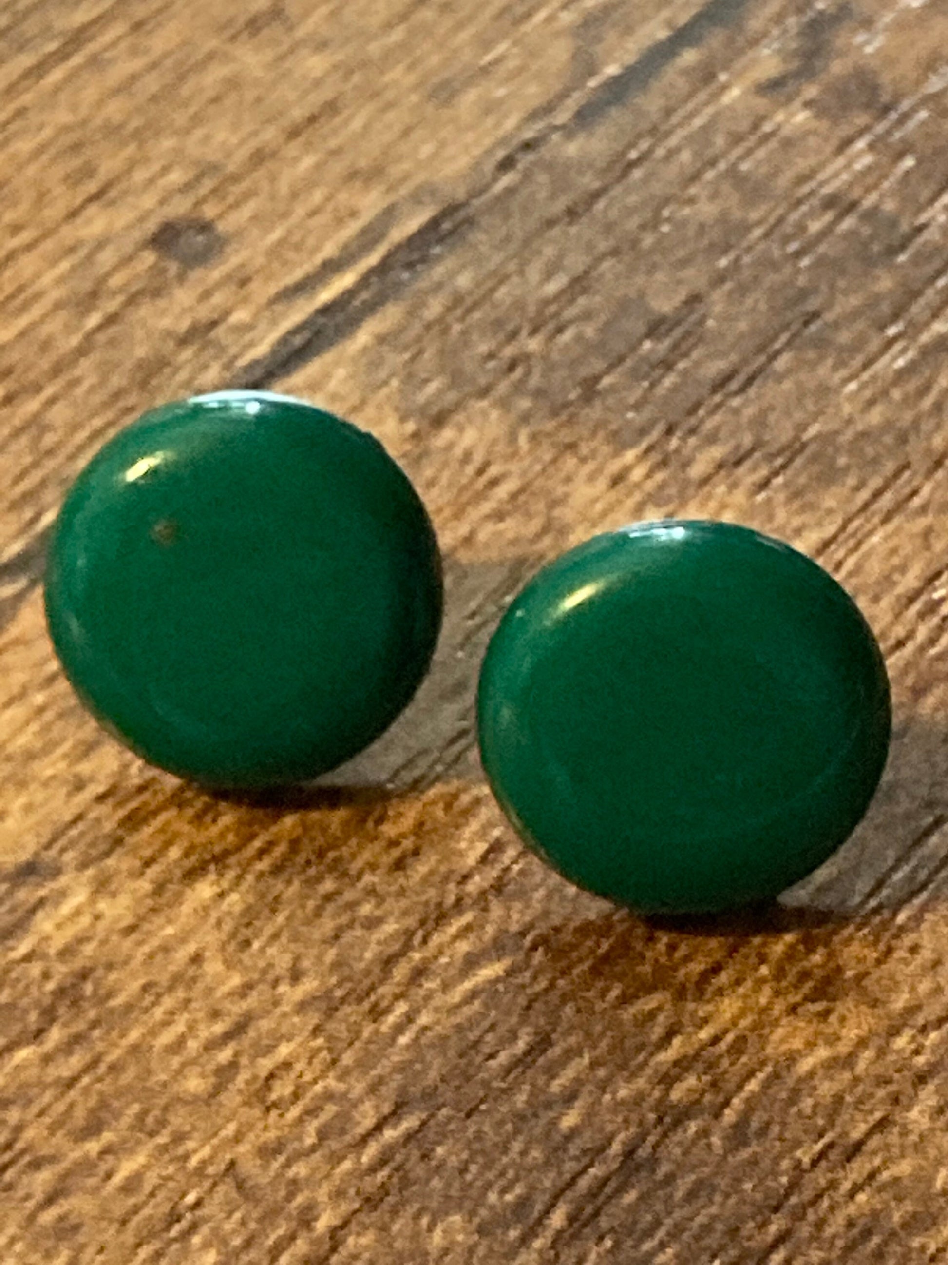 Small Green Retro Round plastic button stud earrings for pierced ears