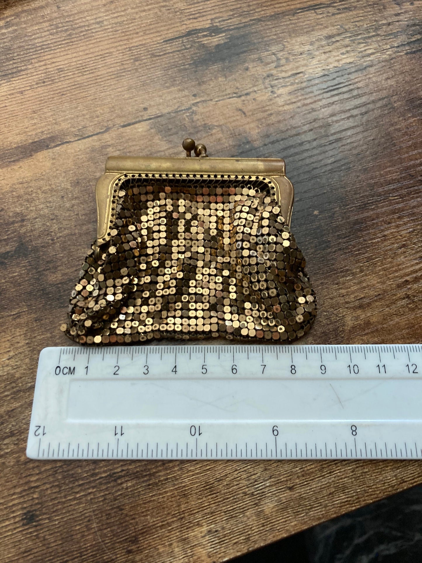 Small Antique Edwardian dark gold tone mesh chainmail metal link sovereign coin purse