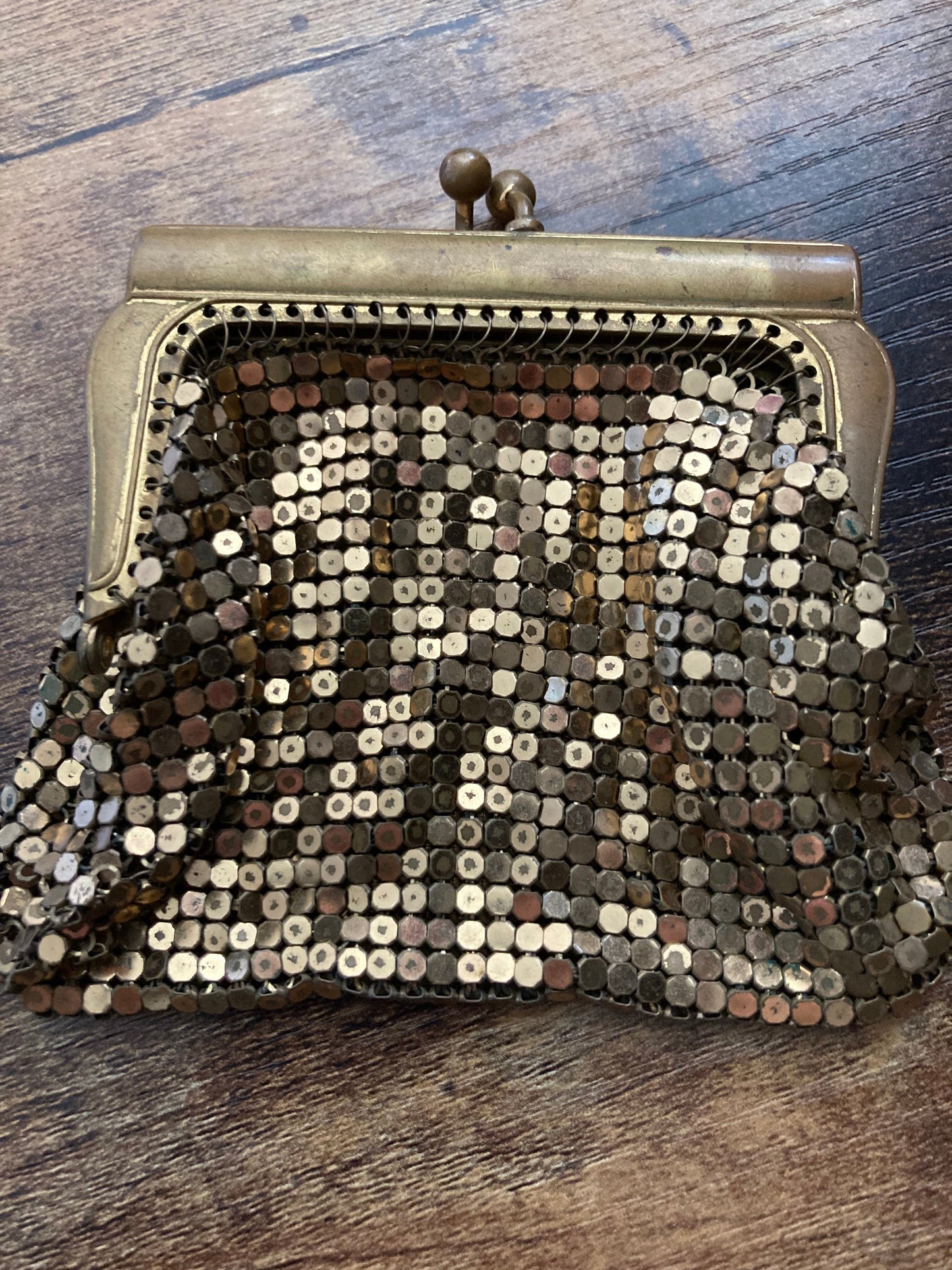 Small Antique Edwardian dark gold tone mesh chainmail metal link sovereign coin purse