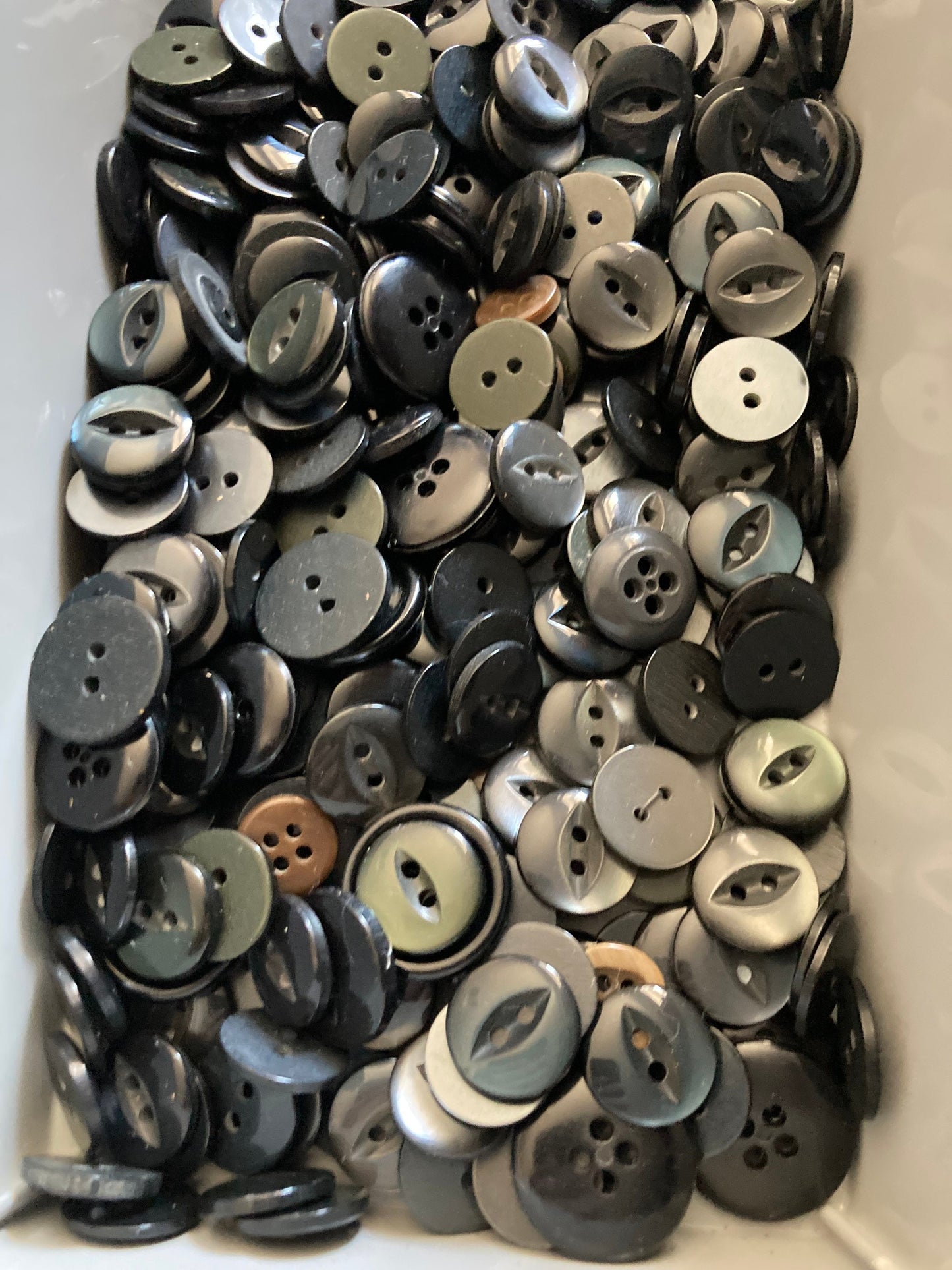 Job lot mixed size plastic buttons in dark blue grey navy blue many vintage retro lots listed approx 160 gms