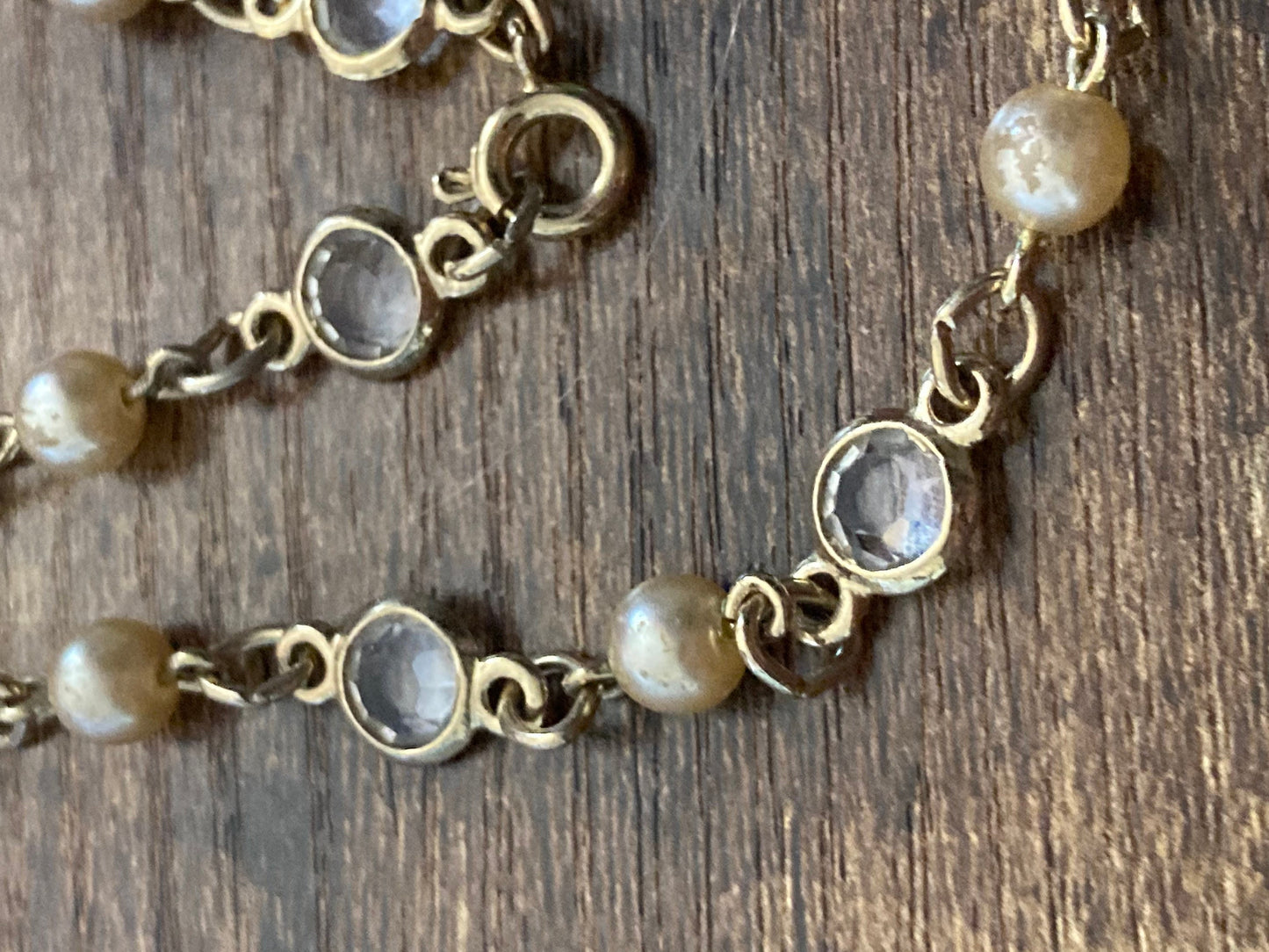 Retro Rivière bezel set clear  glass and faux pearl gold tone necklace