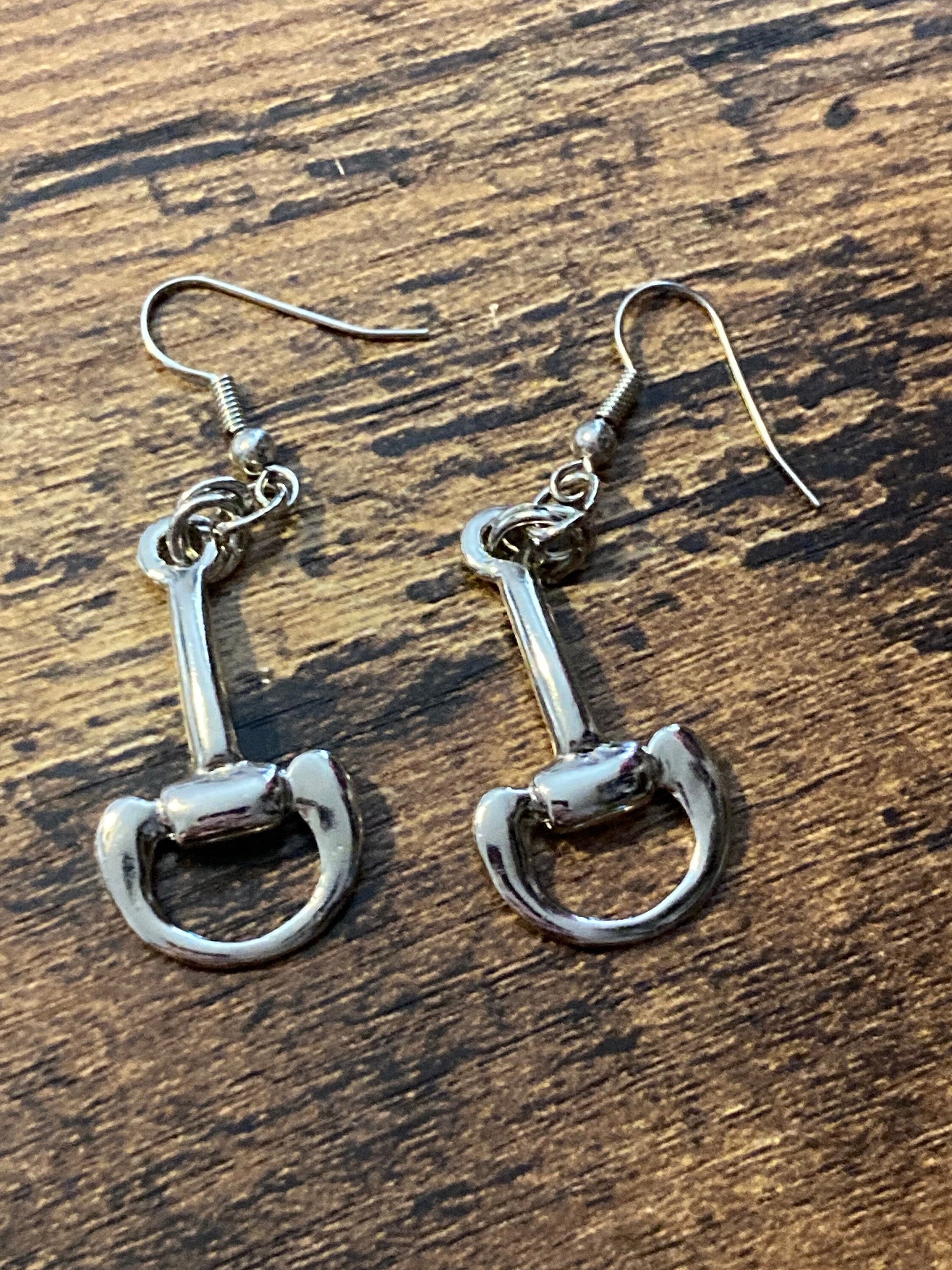 Pair of Retro silver tone equestrian snaffle bit link designer dangly stirrup earrings frank usher