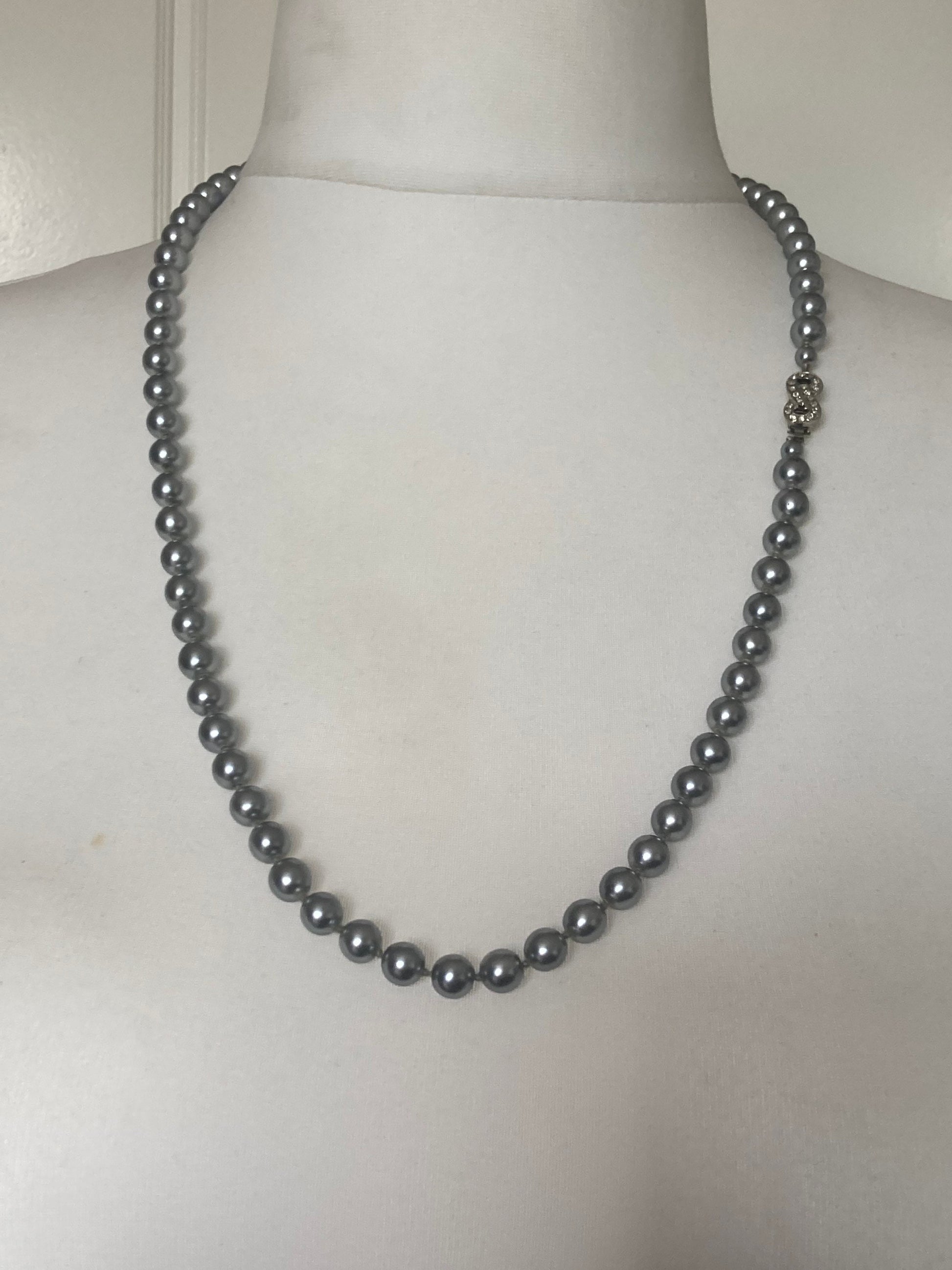 Vintage single strand high end steel grey glass knotted pearl necklace