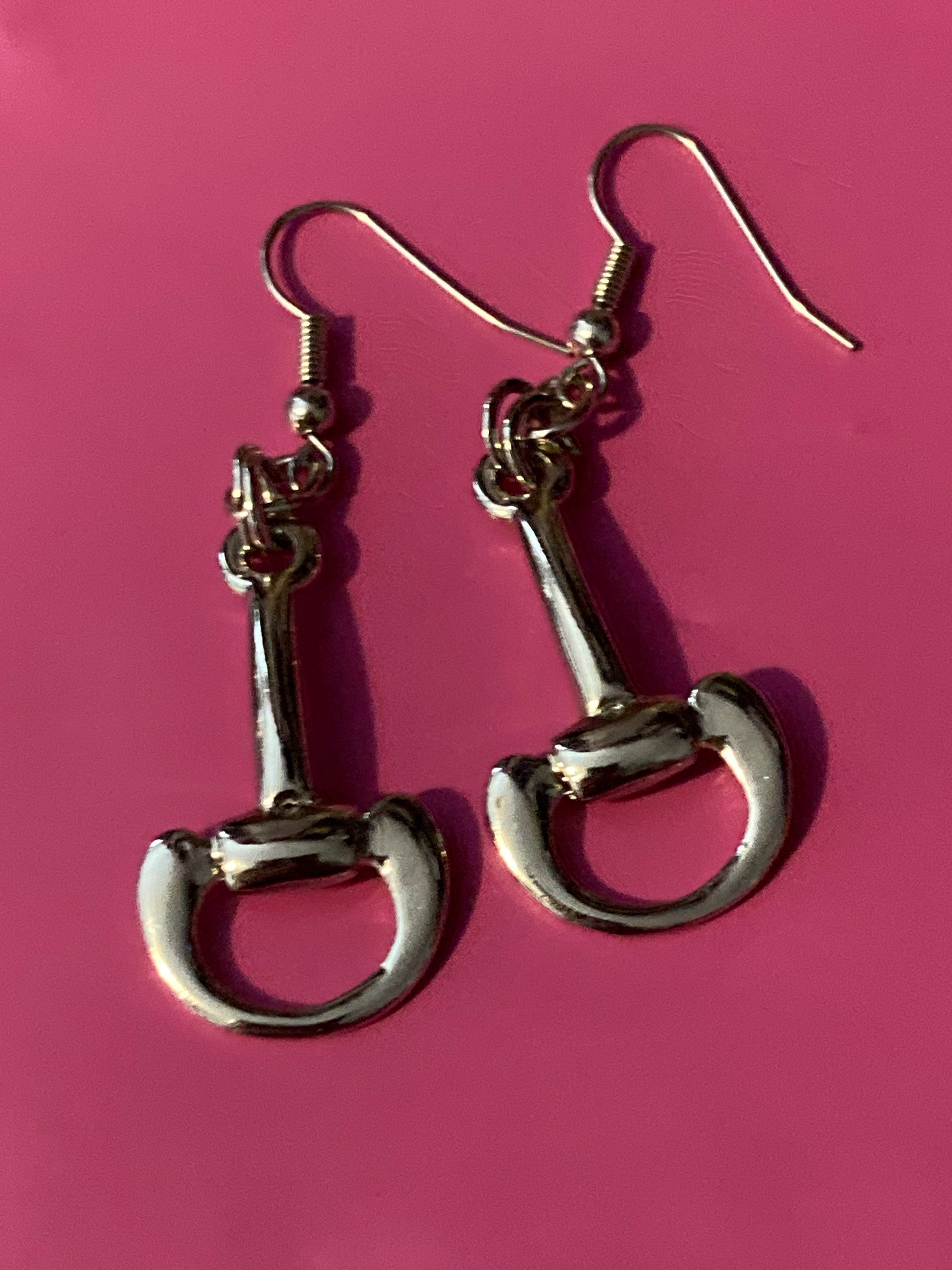 Pair of Retro silver tone equestrian snaffle bit link designer dangly stirrup earrings frank usher