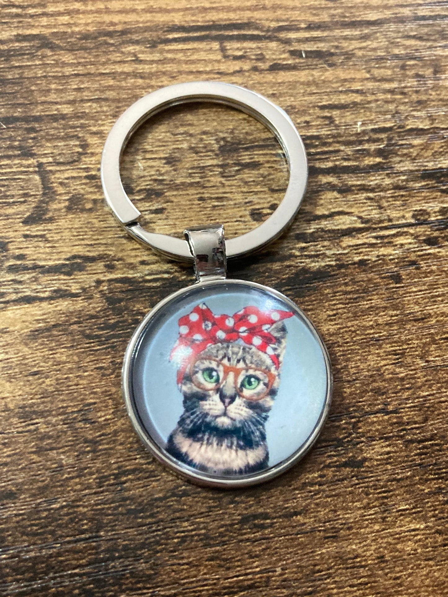 Vintage cat keyring silver tone key ring with 25mm glass cabochon detail