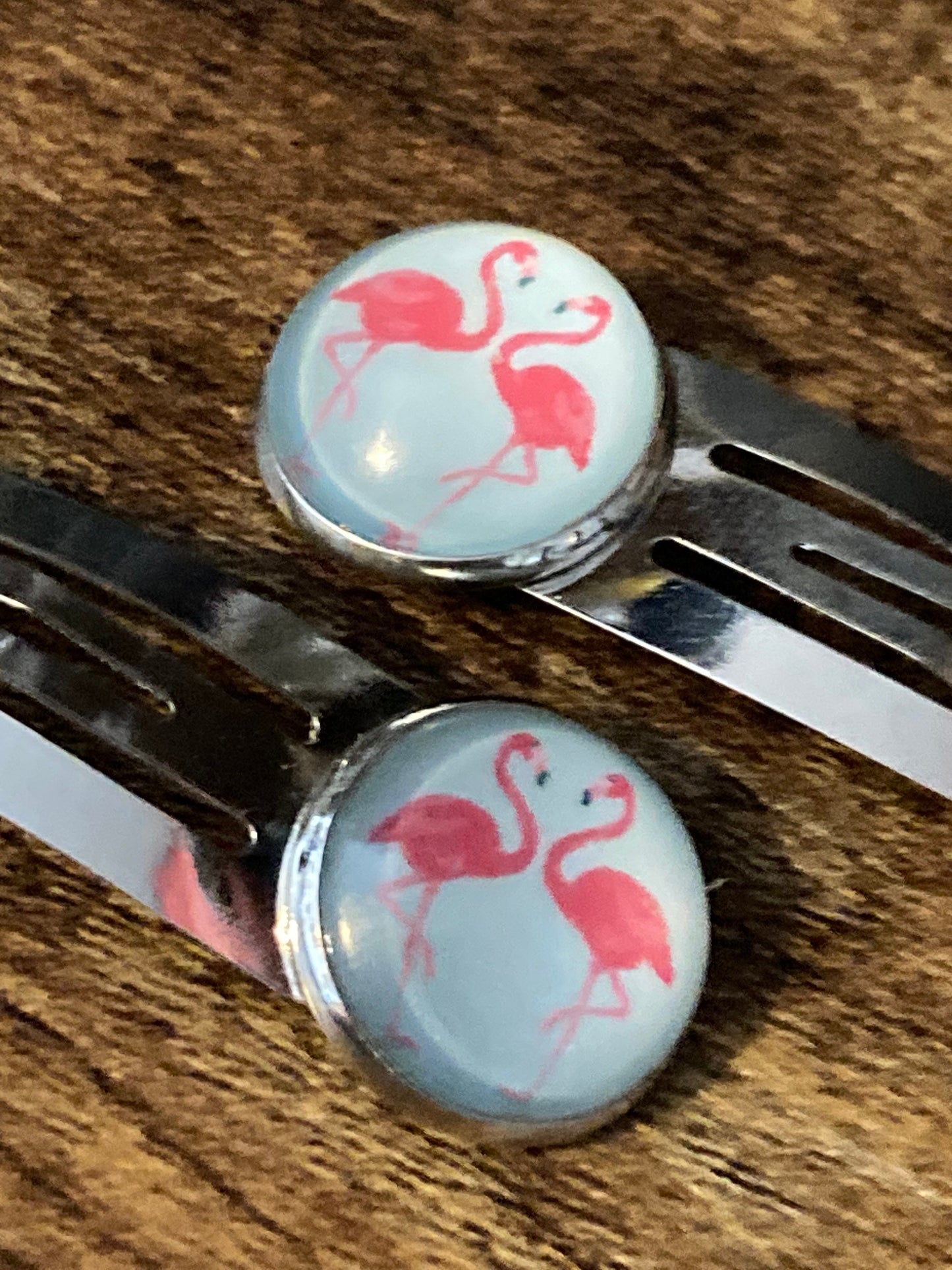Kissing flamingo hair clips silver tone snap lock