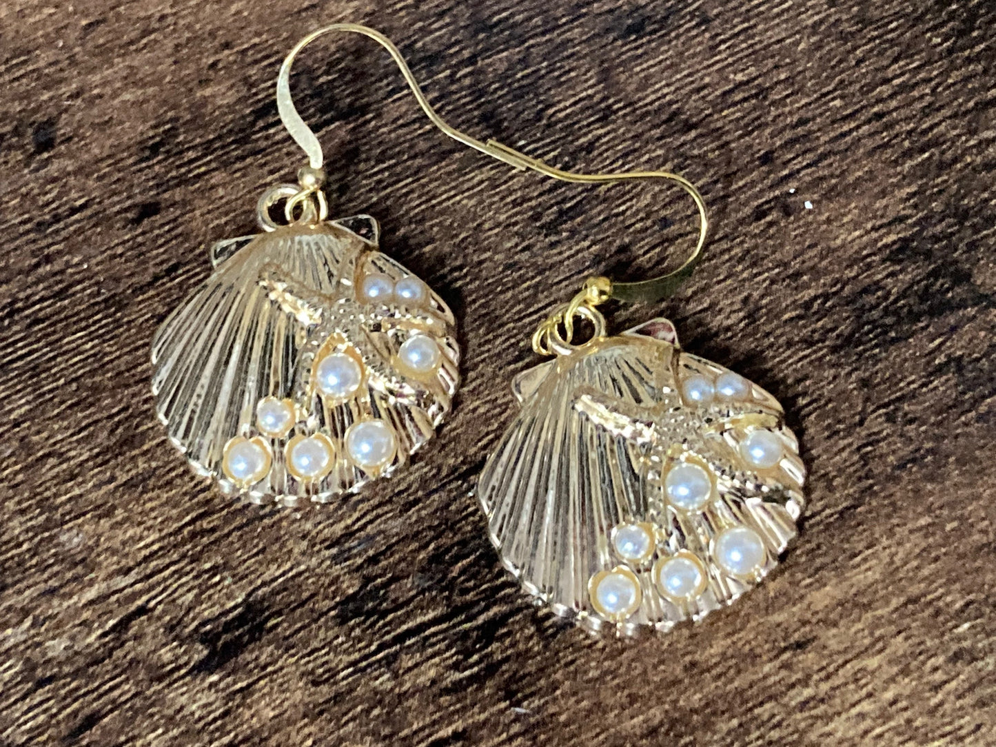 scallop shell faux pearl earrings gold tone