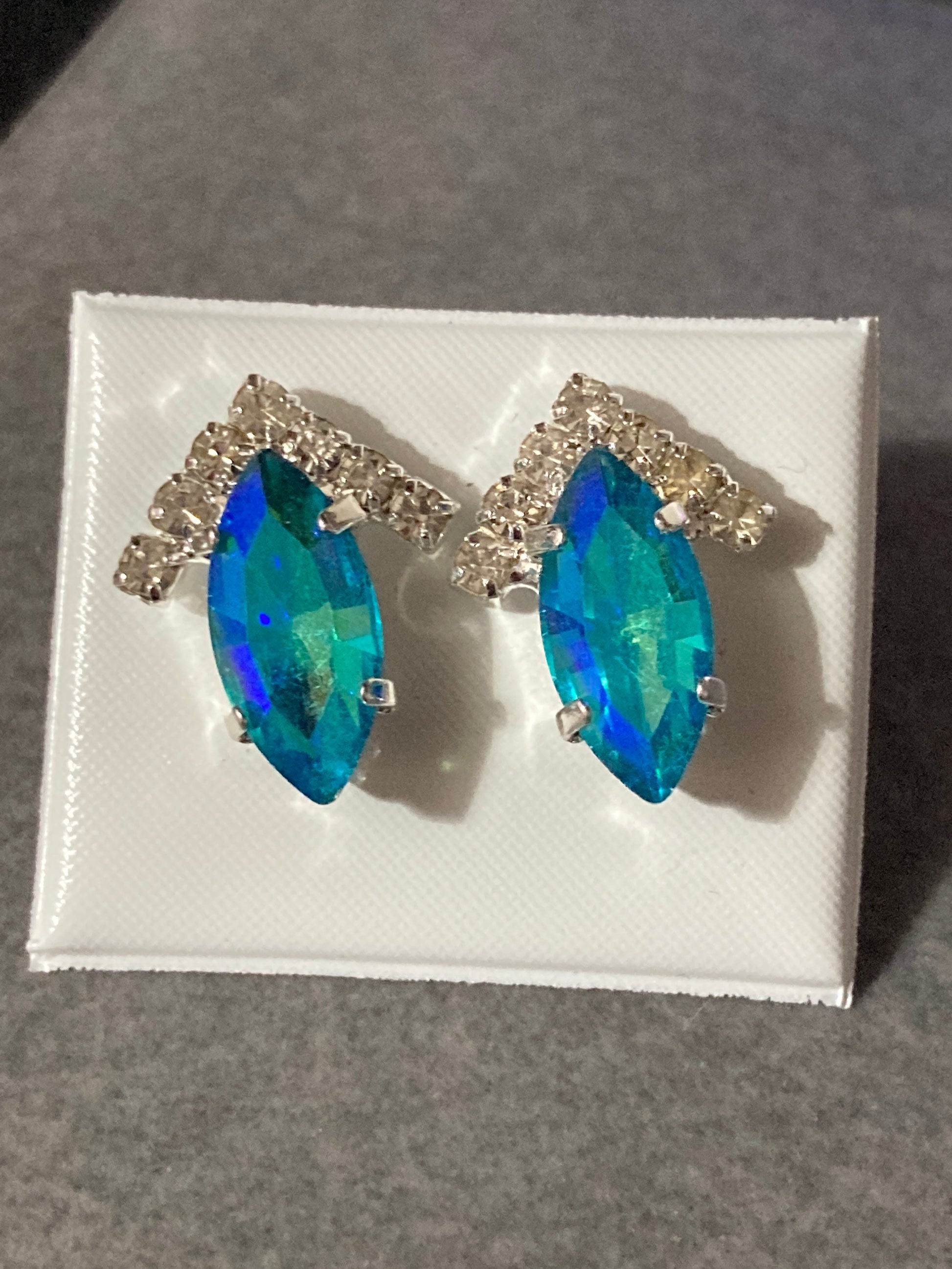 Retro diamanté rhinestone turquoise  sapphire blue and clear glass silver plated stud earrings