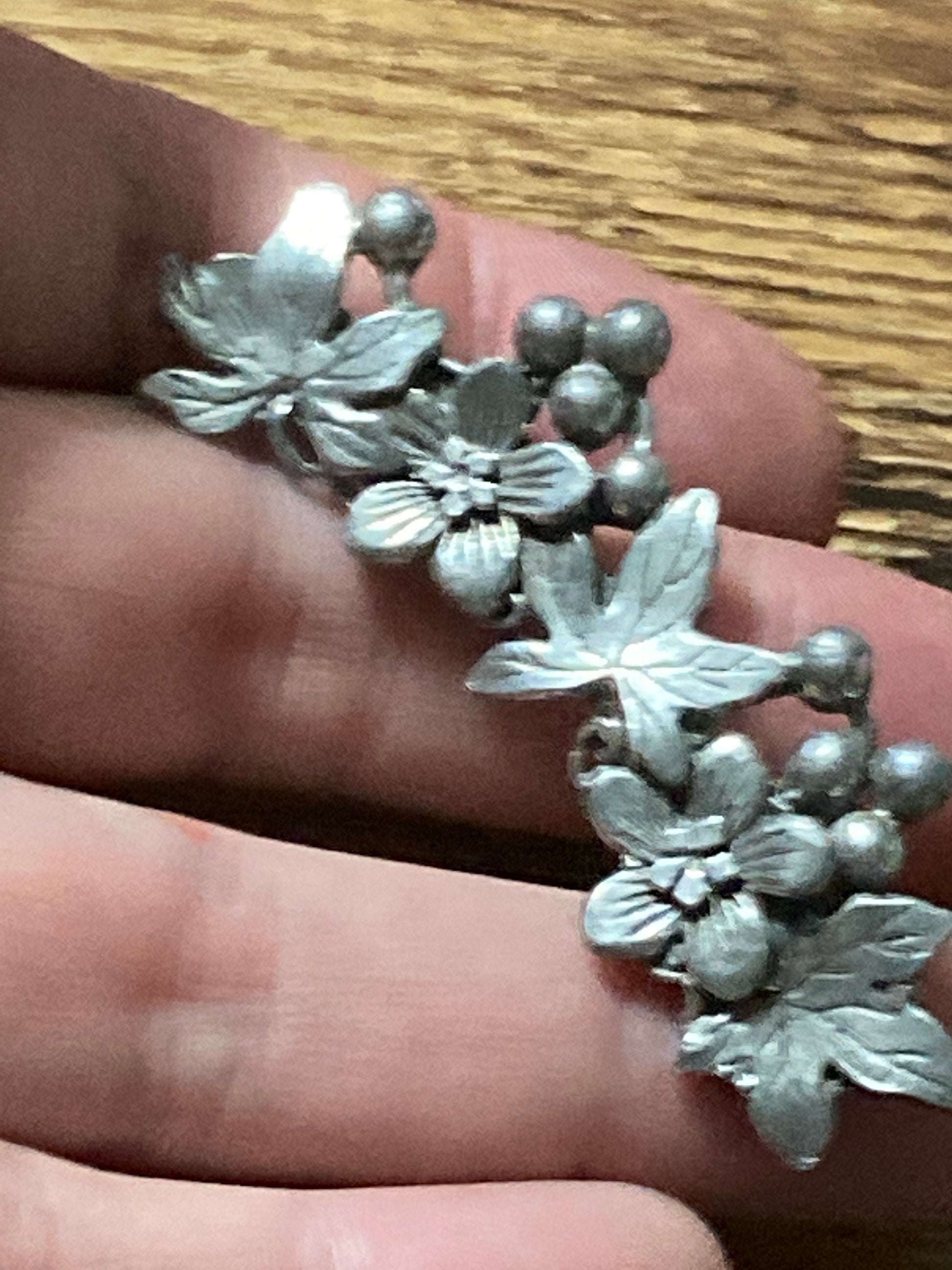 Vintage retro large silver tone flower broach