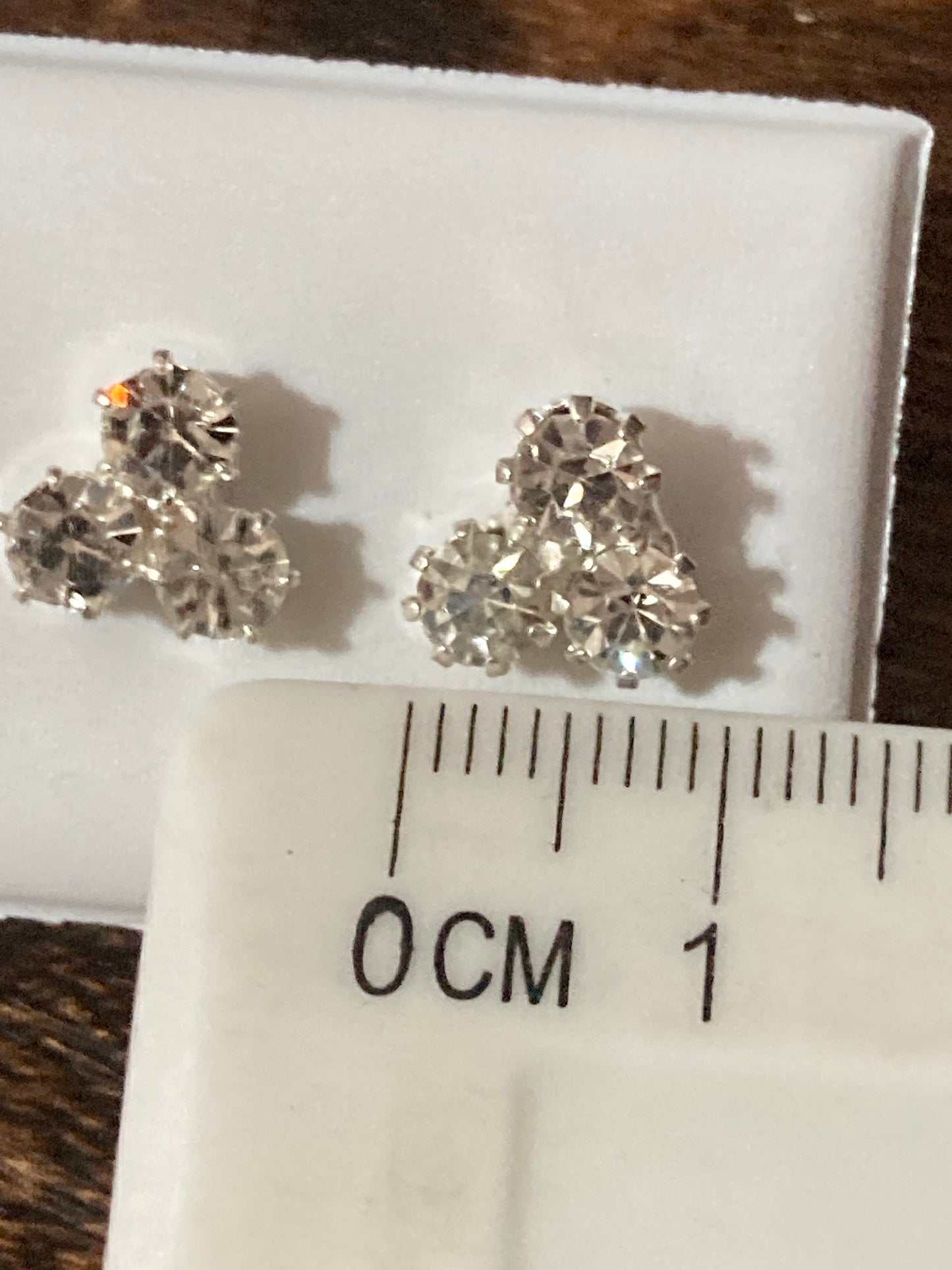 Very sparkly Plain 3 stone  8mm clear crystal diamanté stud earrings silver plated