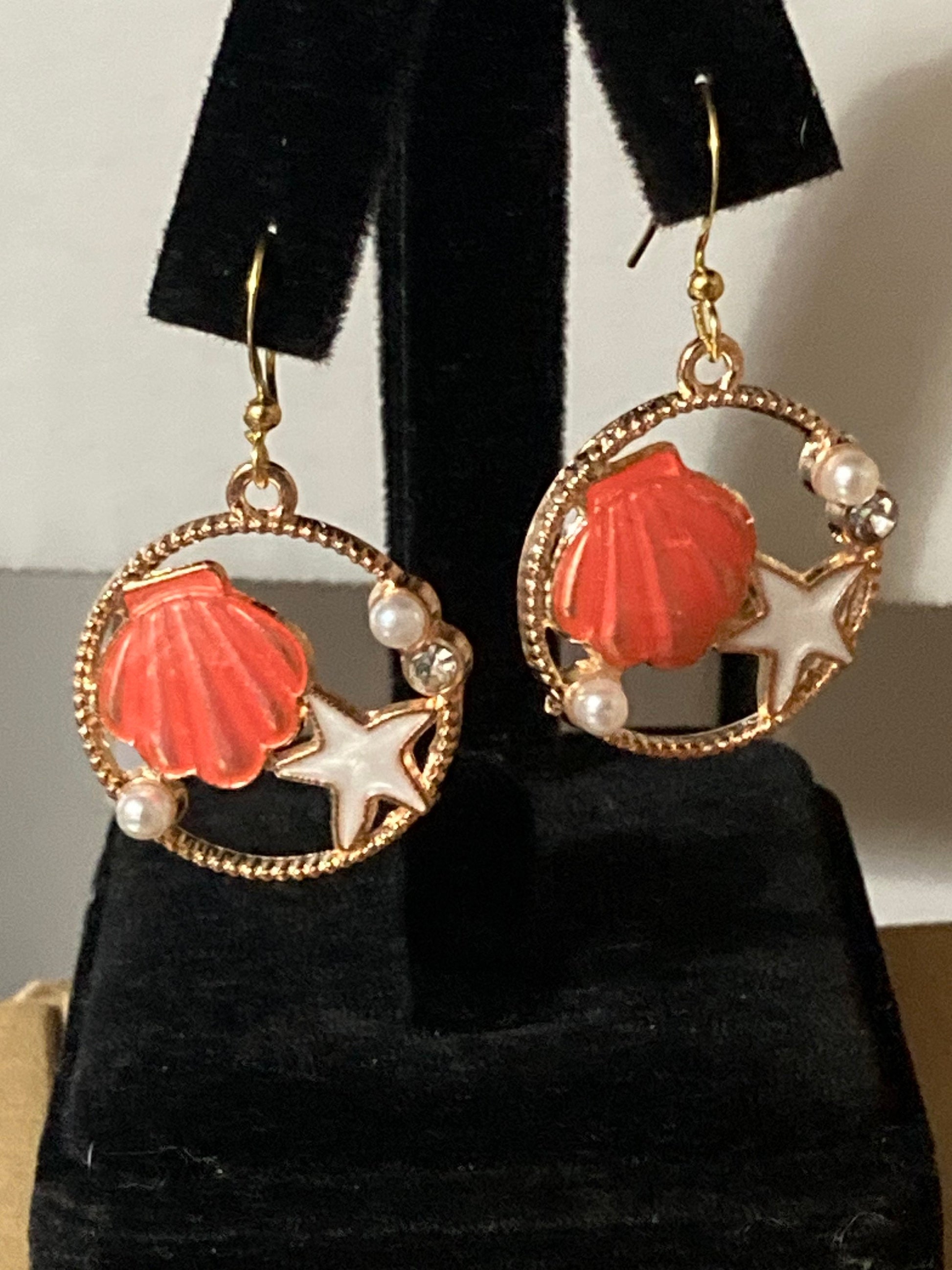 Nautical gold tone coral cream enamel starfish Pearl dangly earrings pierced