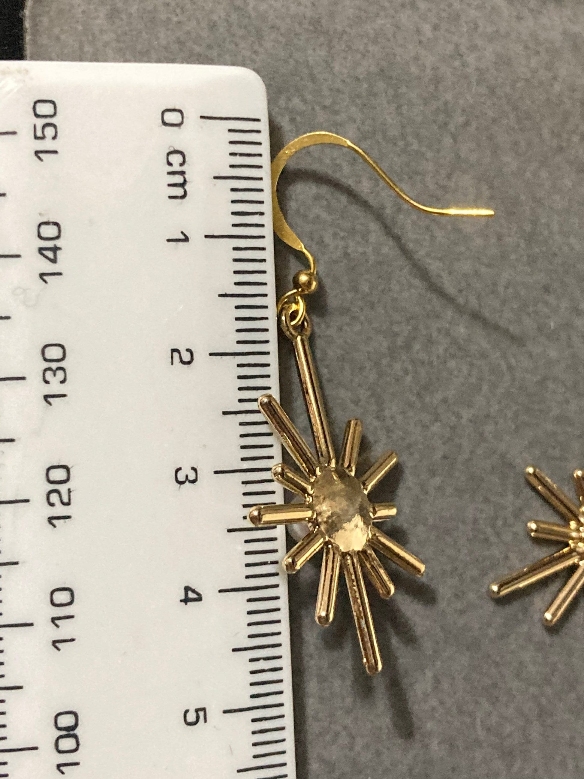 Modernist gold tone & faux pearl dangly drop star earrings