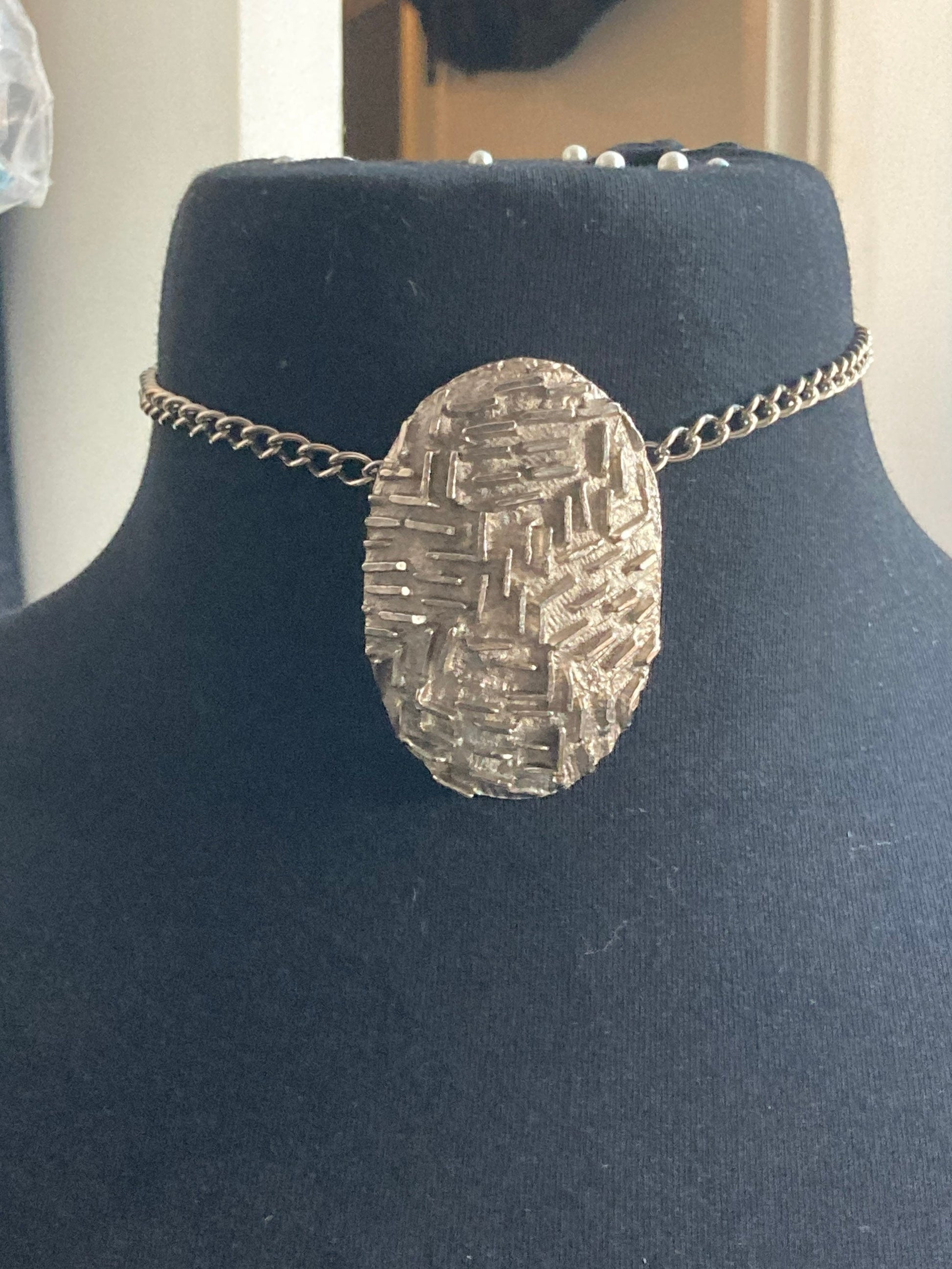 Vintage Modernist brutalist oval textured pendant drop or choker necklace