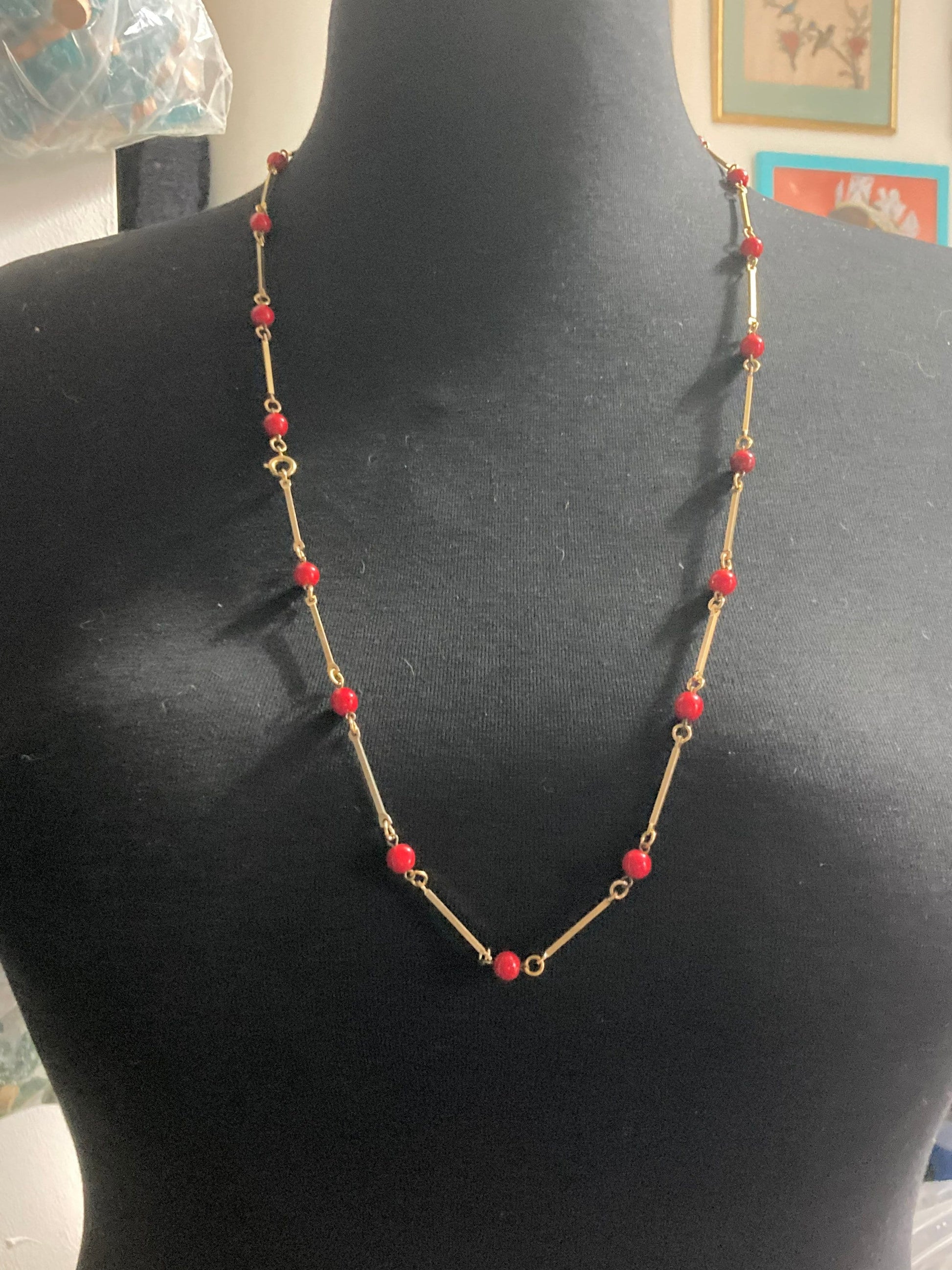 Vintage 83cm gold tone bar red glass beaded chain link station necklace