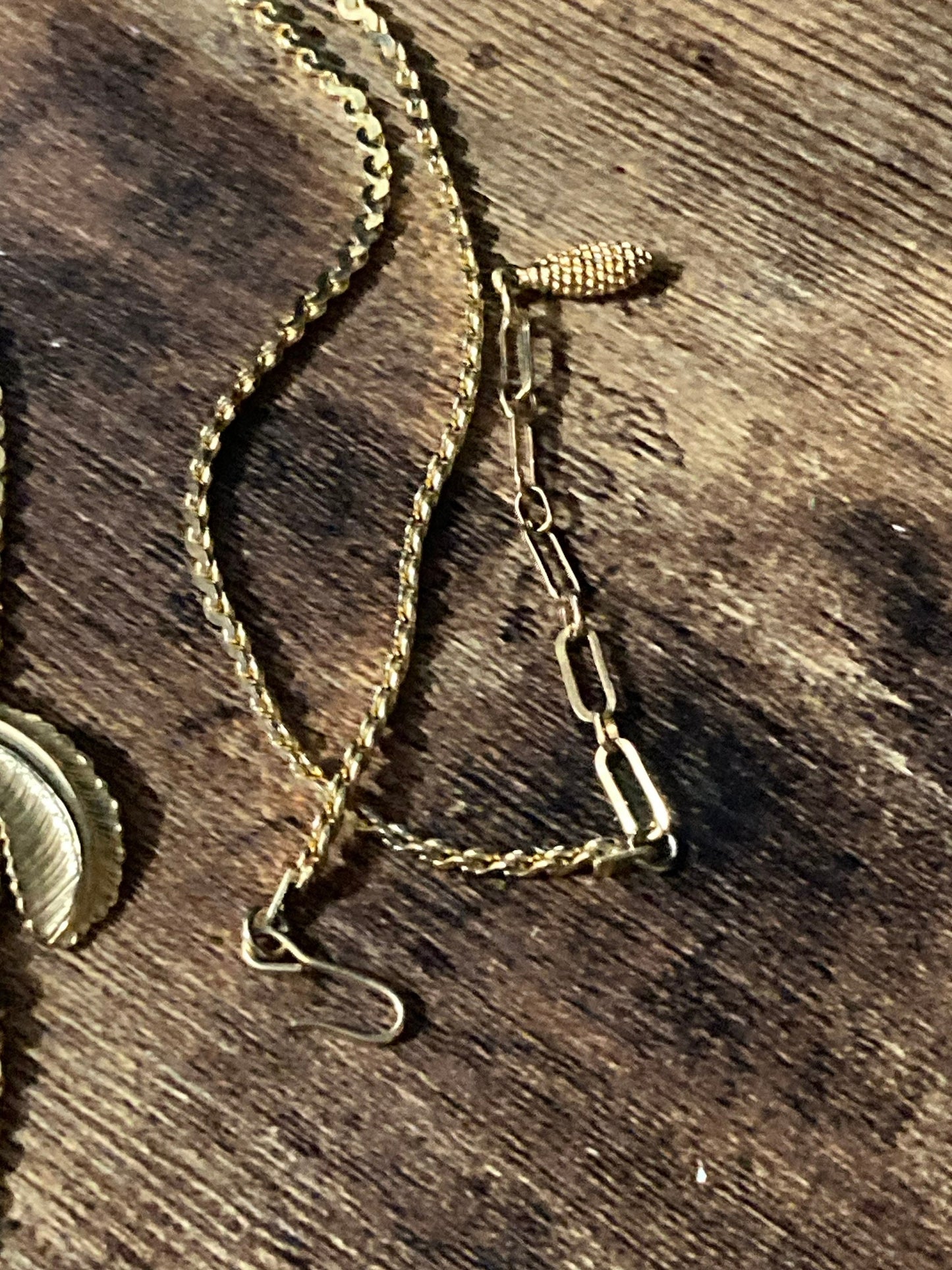 Vintage gold tone lariat drop serpentine chain necklace