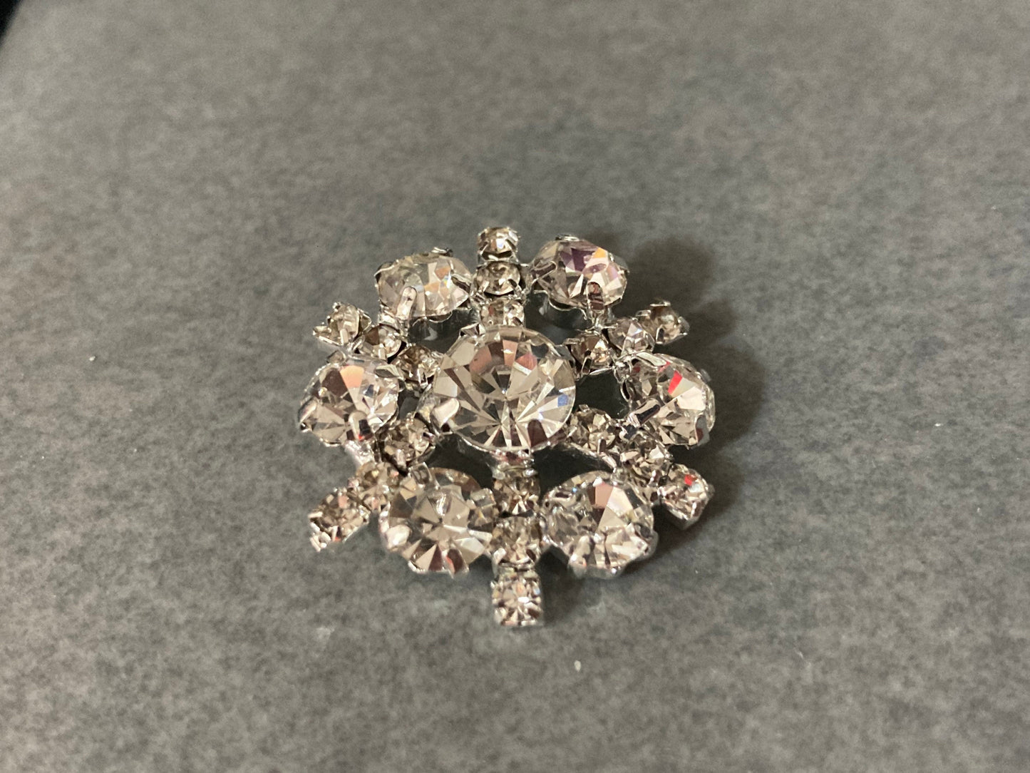 25mm Set of 5 round diamanté rhinestone buttons snowflake