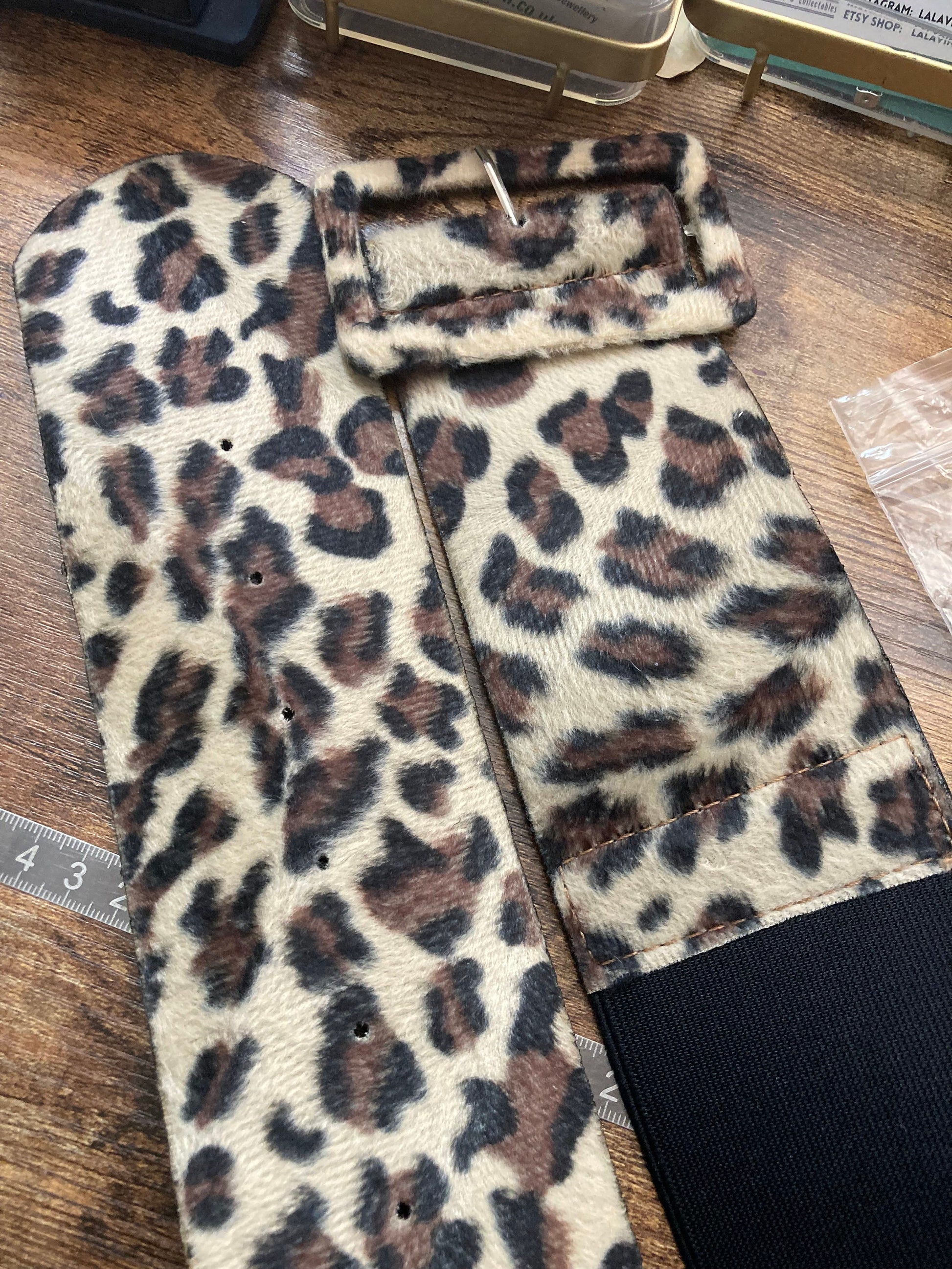 Retro Faux fur wide leopard print black elastic cinch stretch belt plastic