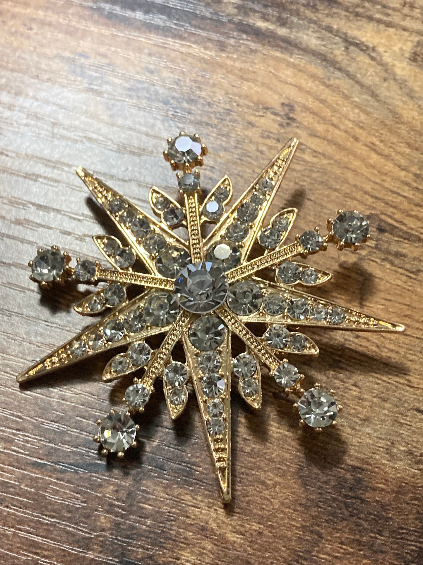 Large clear Crystal diamanté star brooch Victorian Style retro gold tone